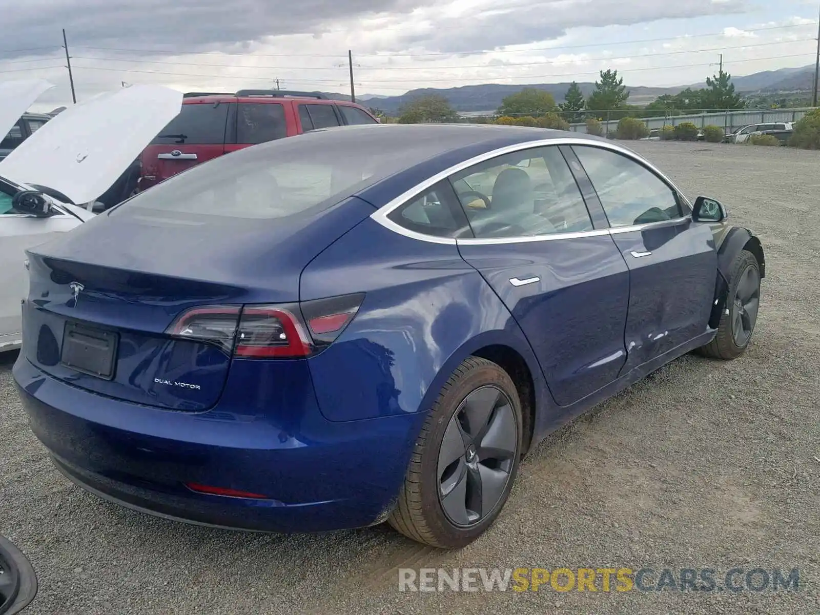 4 Фотография поврежденного автомобиля 5YJ3E1EB4KF192235 TESLA MODEL 3 2019