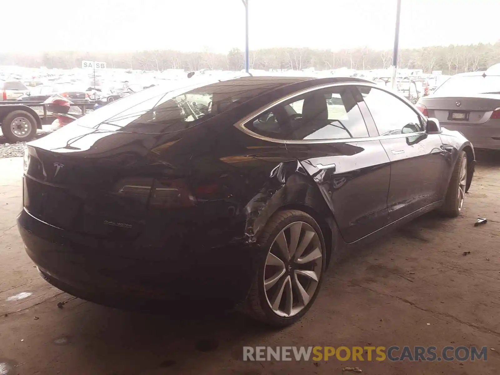 4 Фотография поврежденного автомобиля 5YJ3E1EB4KF237500 TESLA MODEL 3 2019