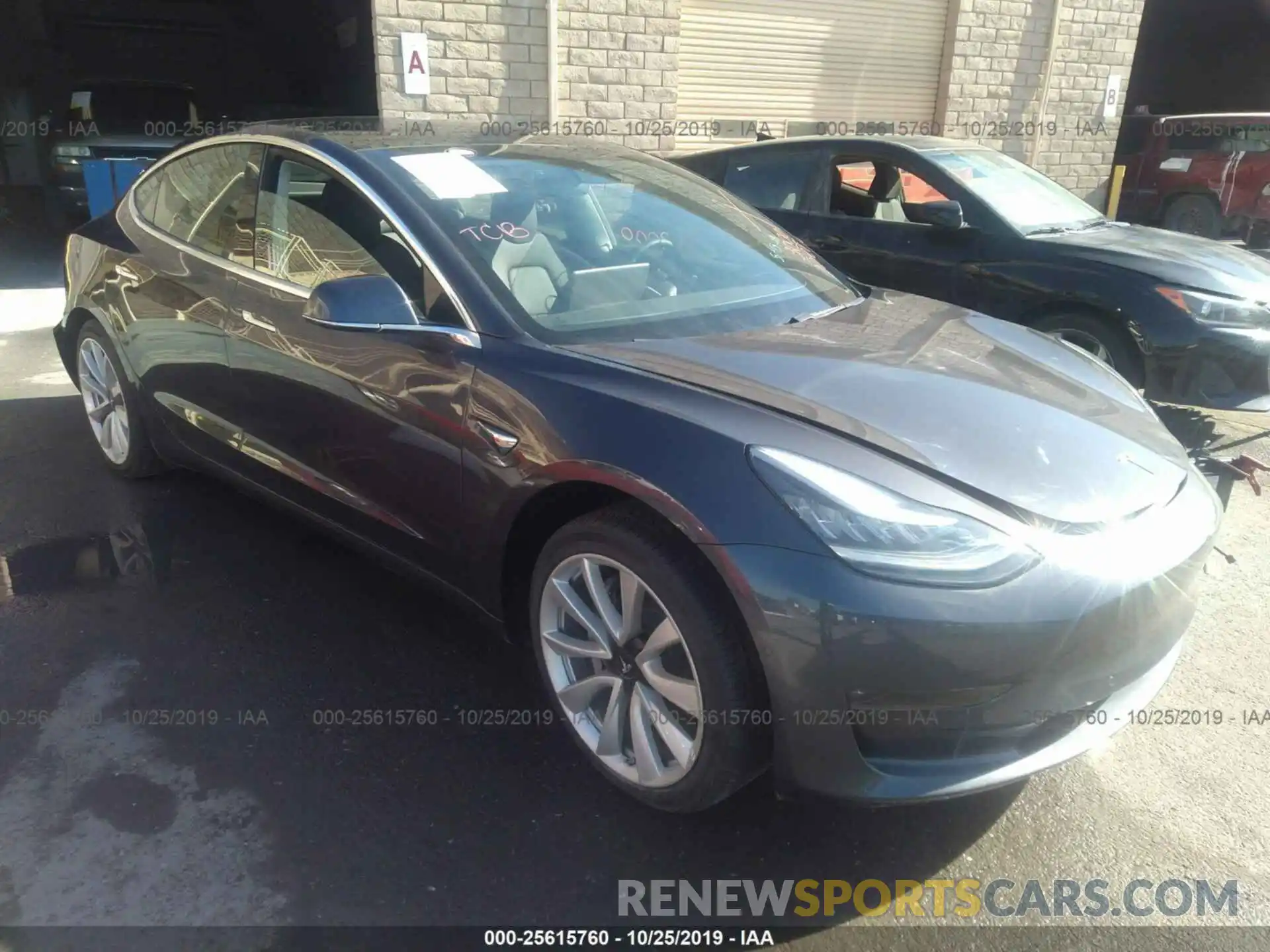 1 Фотография поврежденного автомобиля 5YJ3E1EB4KF364733 TESLA MODEL 3 2019