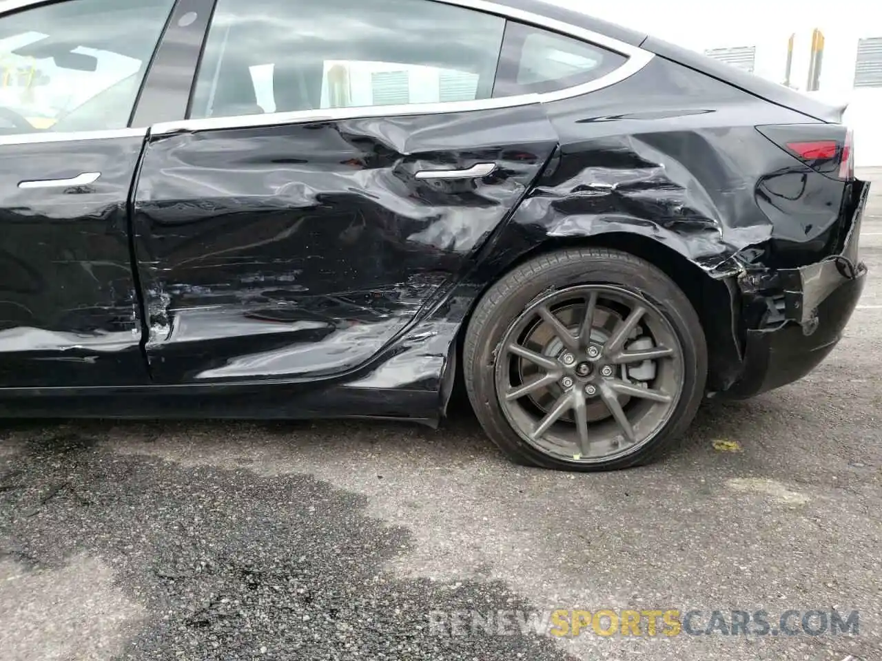 9 Photograph of a damaged car 5YJ3E1EB4KF384433 TESLA MODEL 3 2019