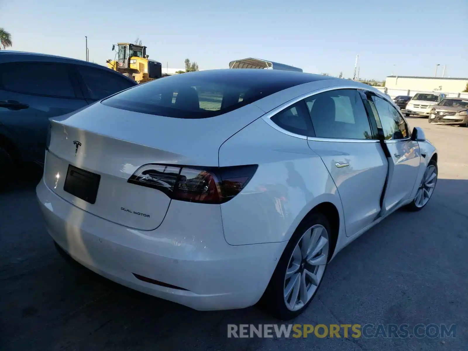 4 Фотография поврежденного автомобиля 5YJ3E1EB4KF437518 TESLA MODEL 3 2019