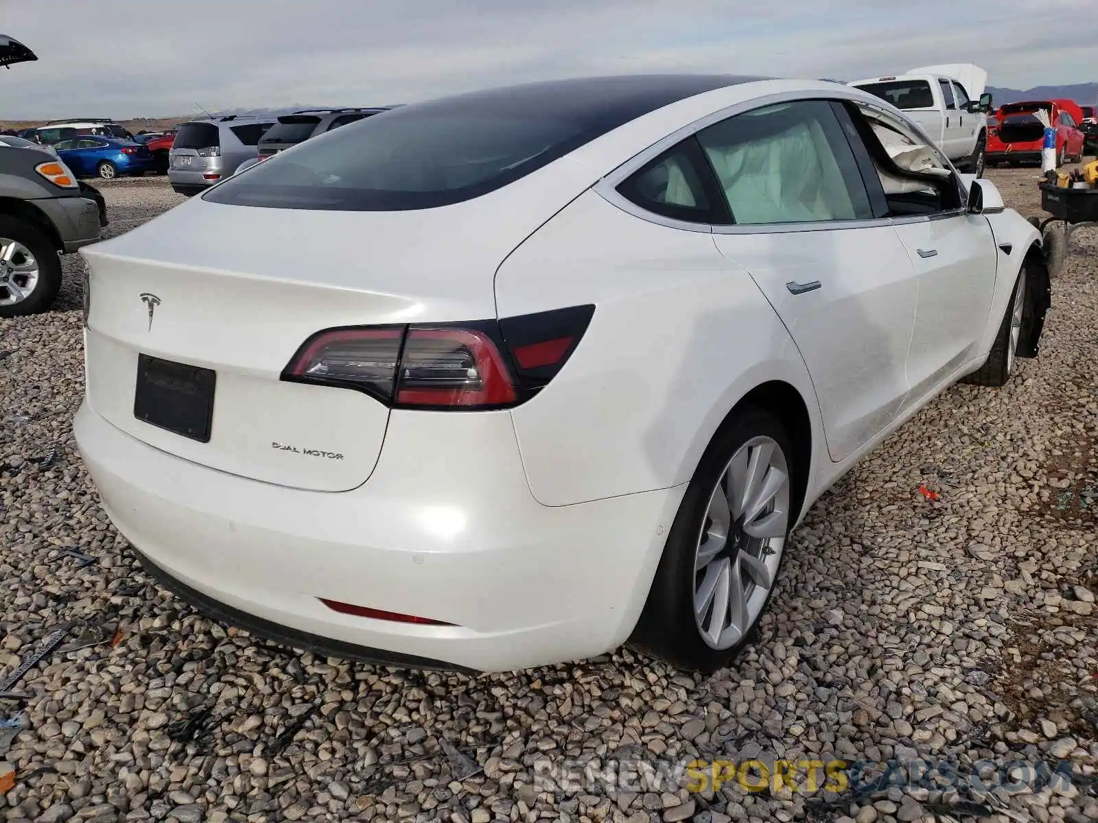 4 Фотография поврежденного автомобиля 5YJ3E1EB4KF512766 TESLA MODEL 3 2019