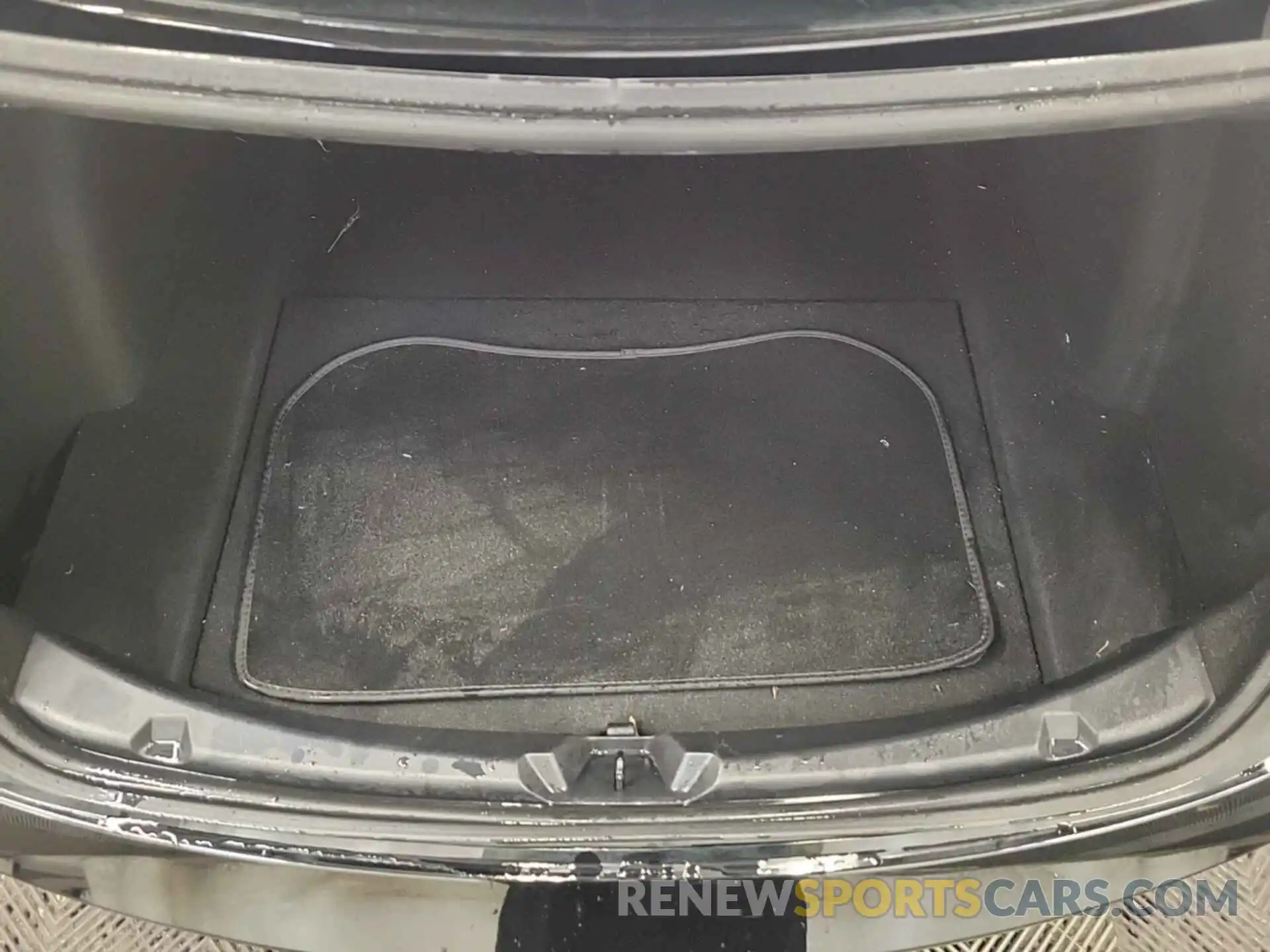 4 Photograph of a damaged car 5YJ3E1EB5KF193412 TESLA MODEL 3 2019