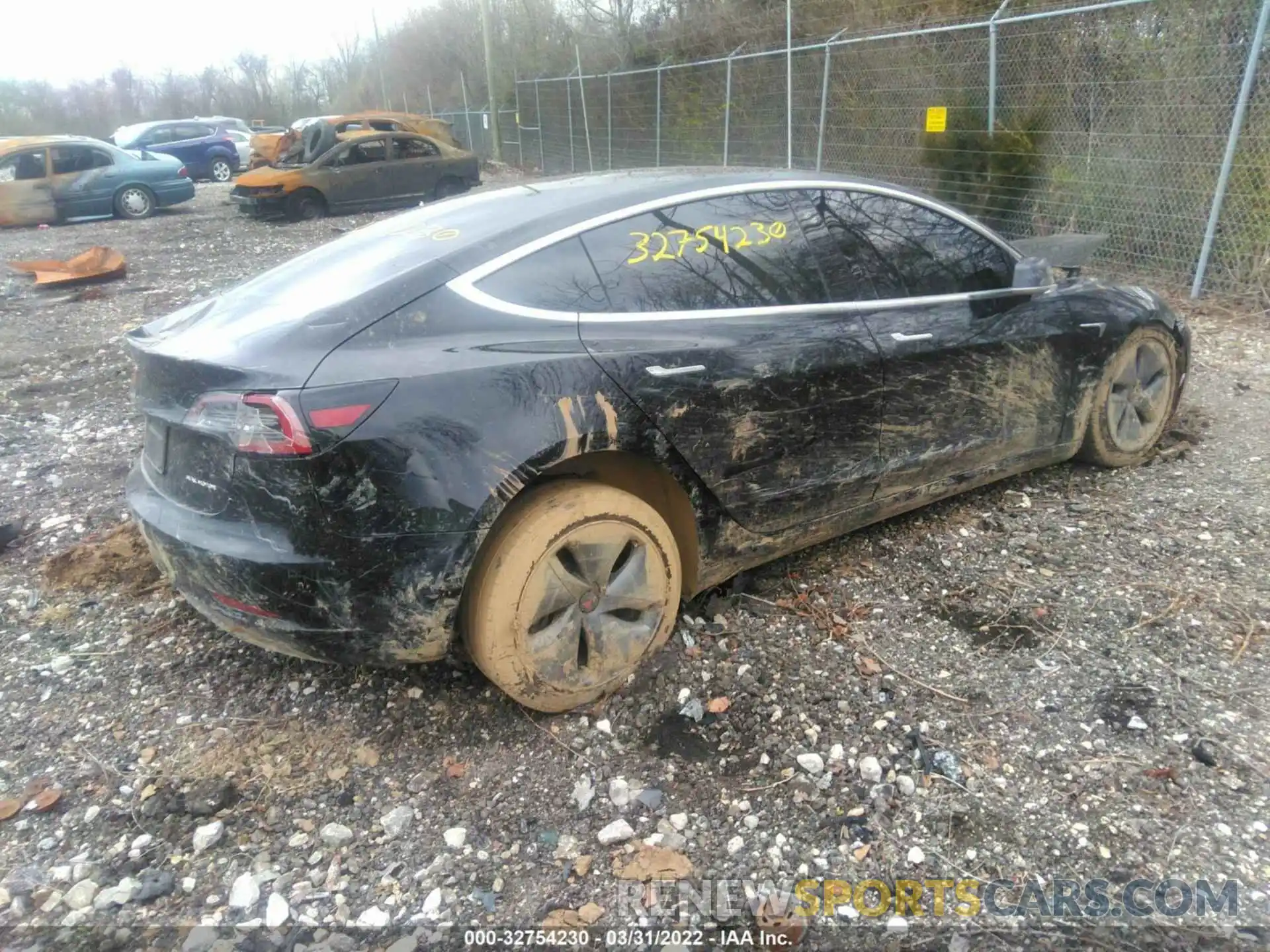 4 Фотография поврежденного автомобиля 5YJ3E1EB5KF193443 TESLA MODEL 3 2019