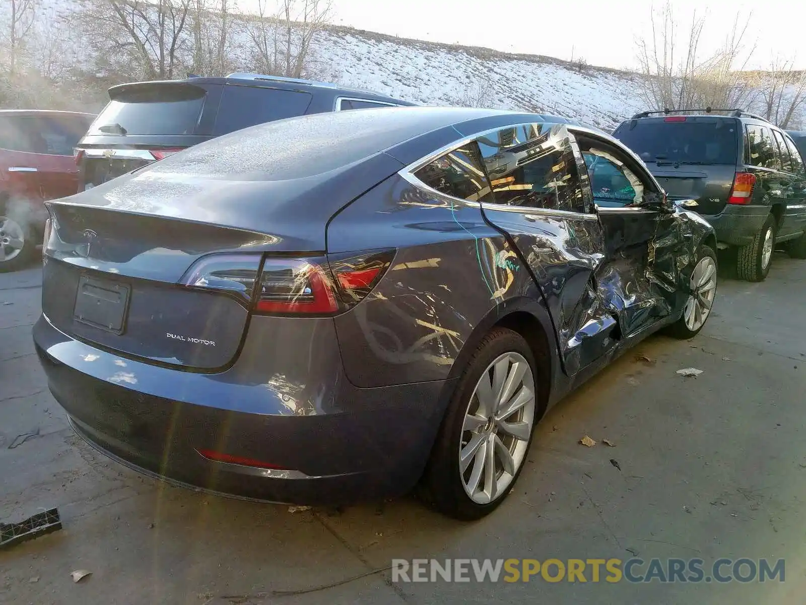 4 Фотография поврежденного автомобиля 5YJ3E1EB5KF209690 TESLA MODEL 3 2019