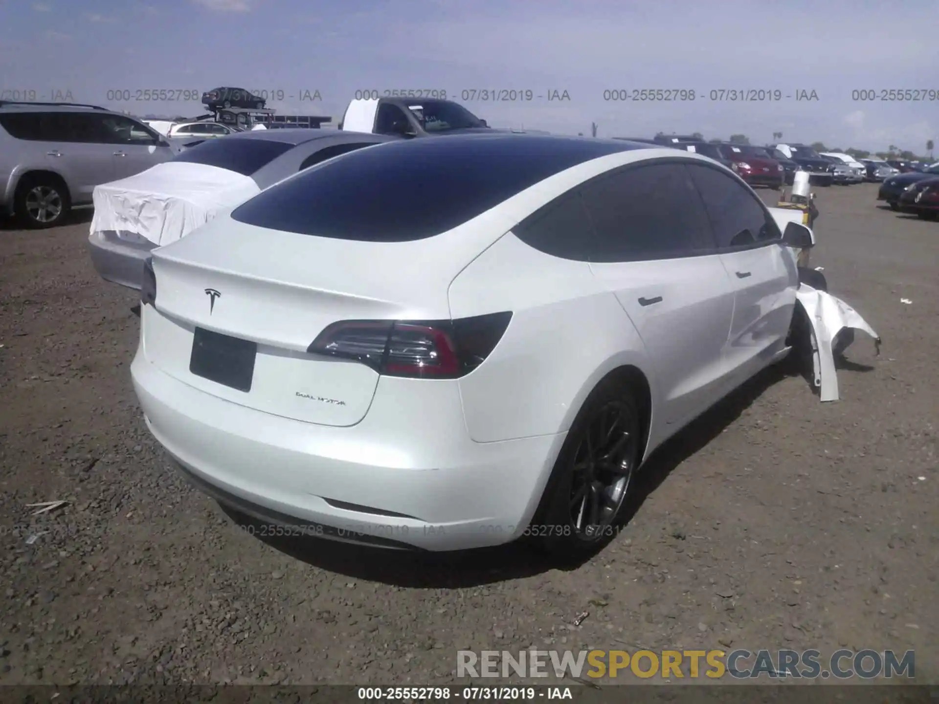 4 Фотография поврежденного автомобиля 5YJ3E1EB5KF213559 TESLA MODEL 3 2019