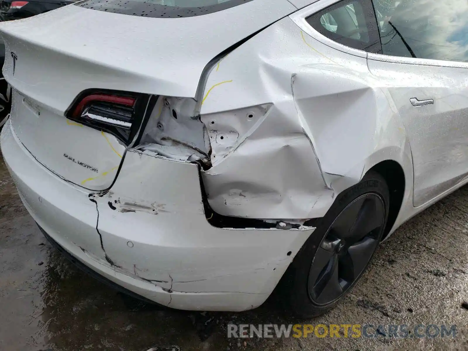 9 Photograph of a damaged car 5YJ3E1EB5KF388152 TESLA MODEL 3 2019