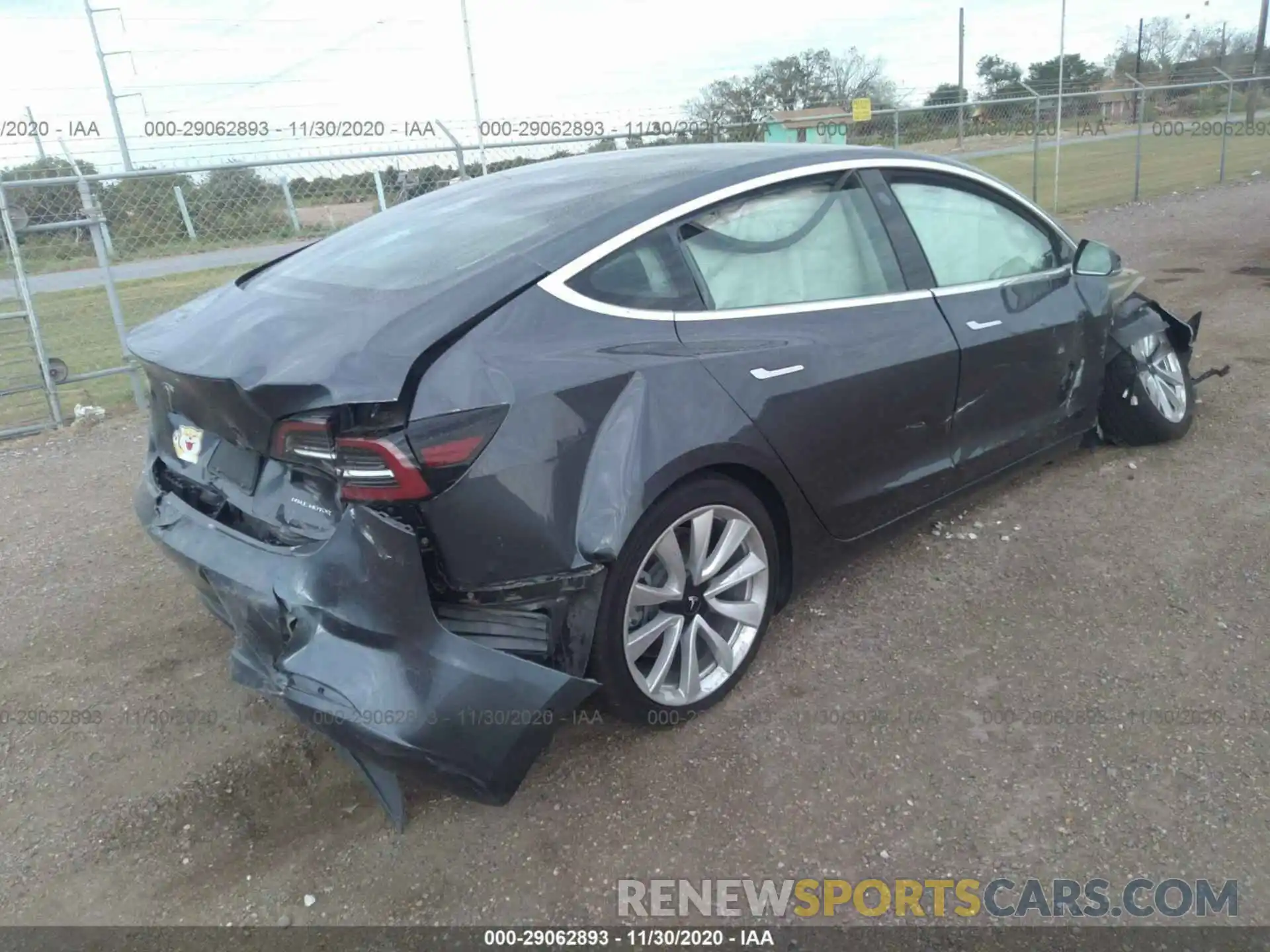 4 Фотография поврежденного автомобиля 5YJ3E1EB5KF390323 TESLA MODEL 3 2019