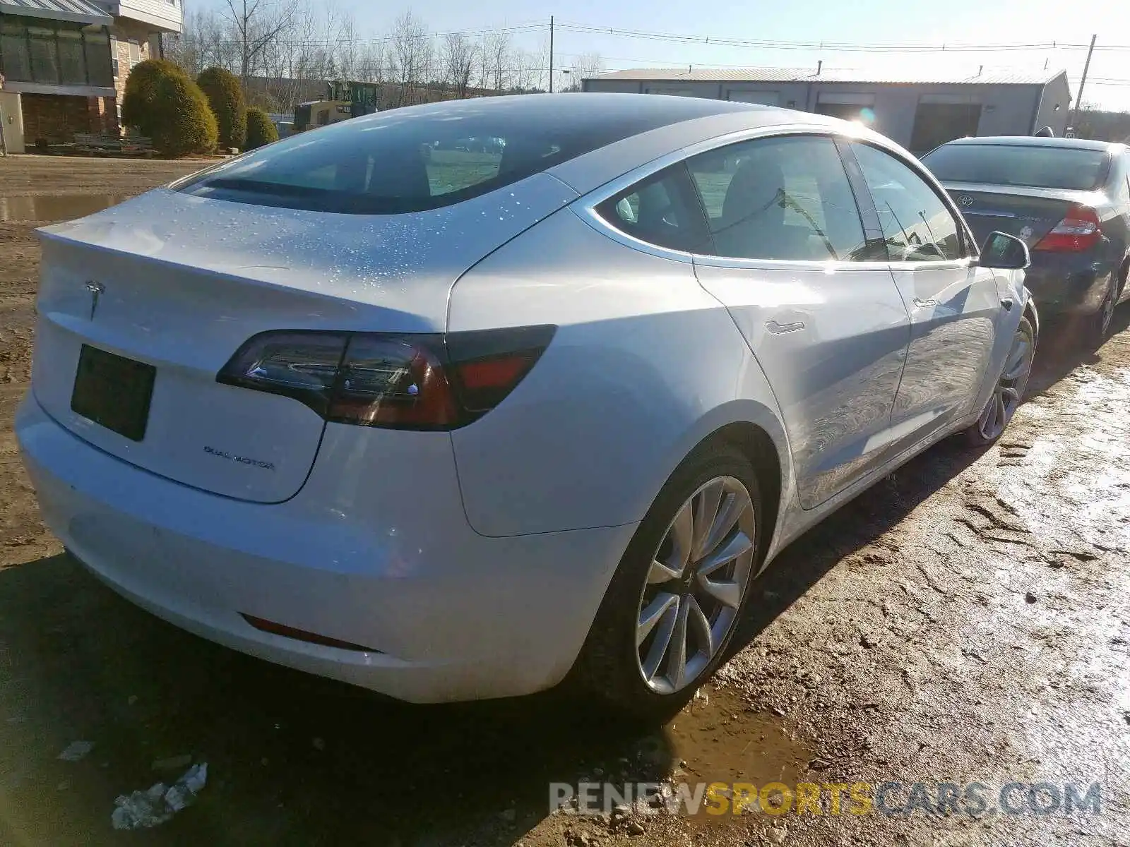 4 Фотография поврежденного автомобиля 5YJ3E1EB5KF442405 TESLA MODEL 3 2019