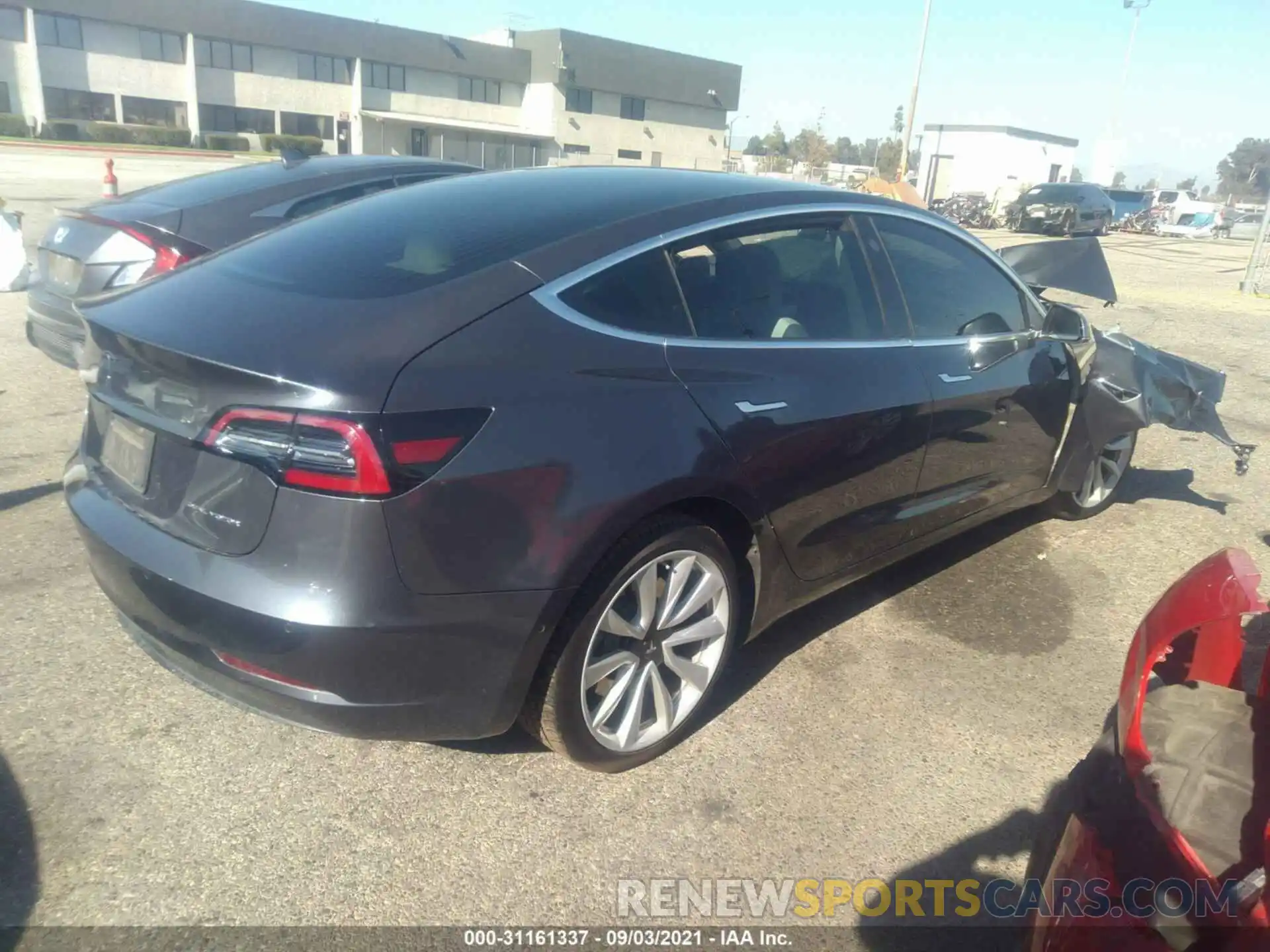 4 Фотография поврежденного автомобиля 5YJ3E1EB5KF465182 TESLA MODEL 3 2019