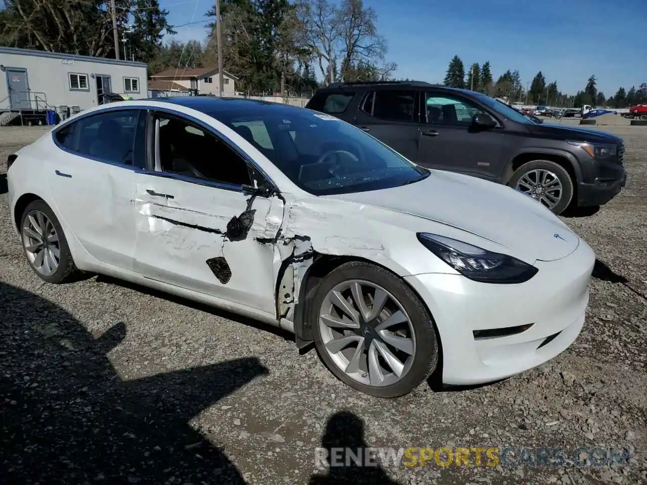 4 Фотография поврежденного автомобиля 5YJ3E1EB5KF512811 TESLA MODEL 3 2019