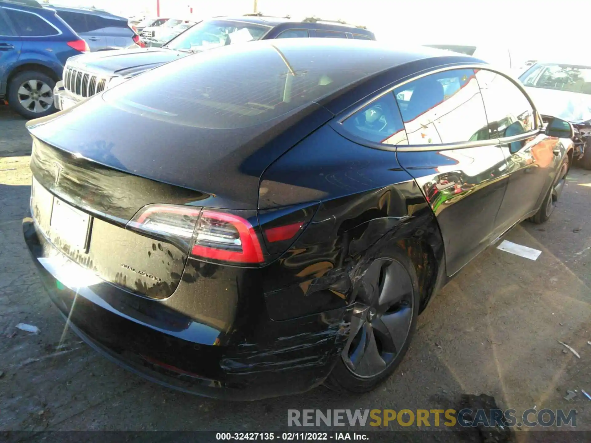 4 Photograph of a damaged car 5YJ3E1EB6KF193550 TESLA MODEL 3 2019