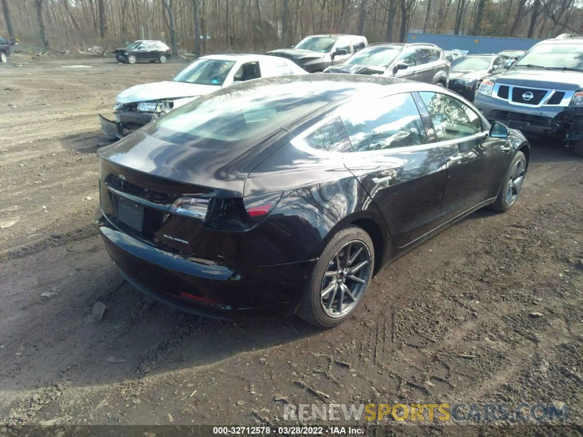 4 Фотография поврежденного автомобиля 5YJ3E1EB6KF384336 TESLA MODEL 3 2019