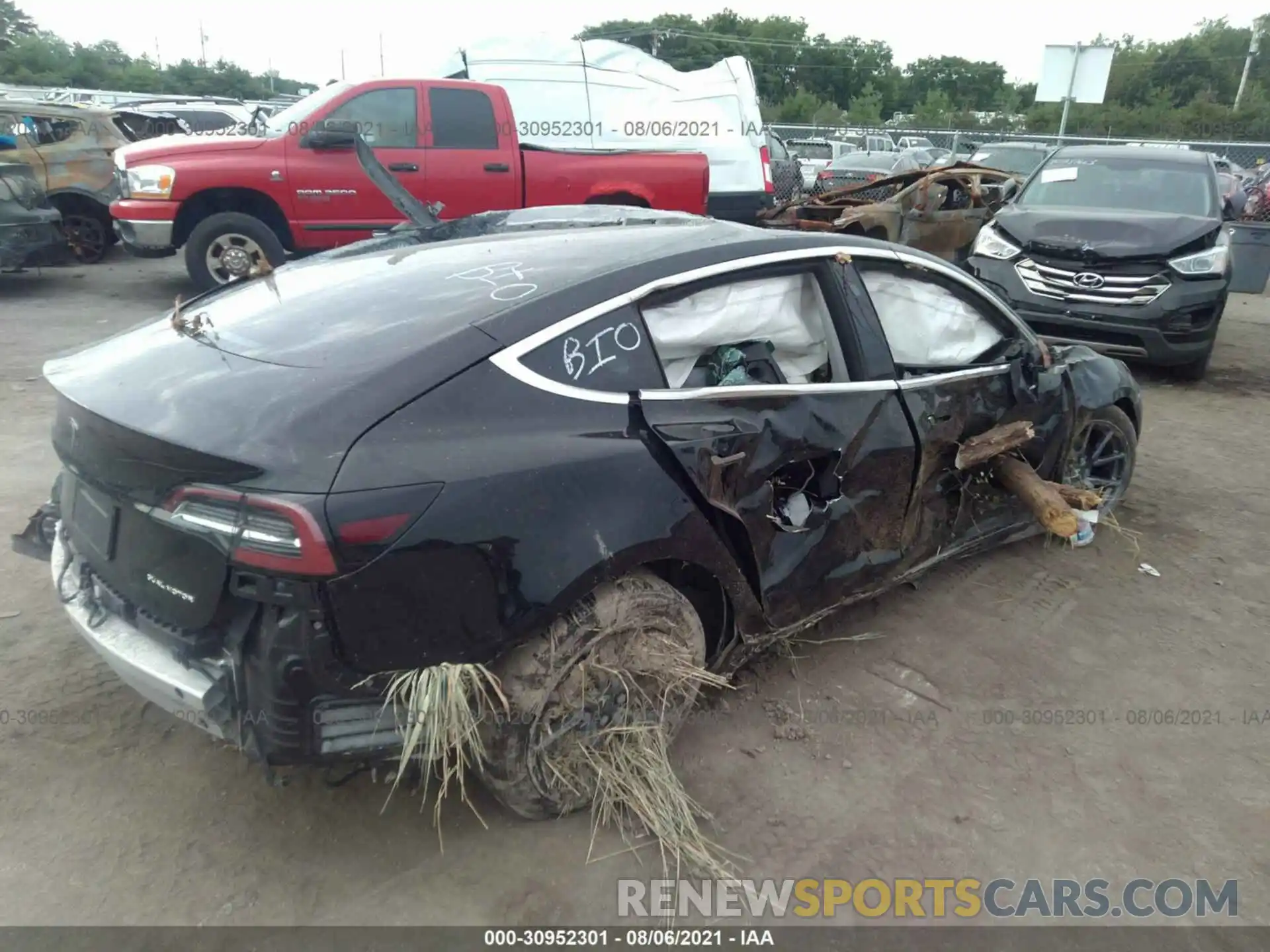 4 Photograph of a damaged car 5YJ3E1EB6KF390508 TESLA MODEL 3 2019