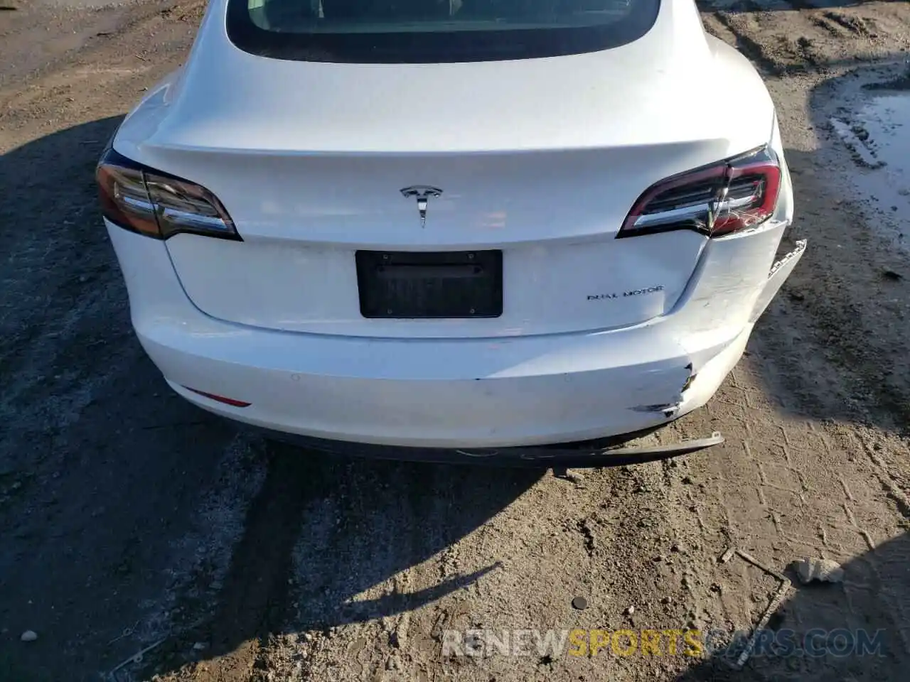 10 Photograph of a damaged car 5YJ3E1EB6KF493489 TESLA MODEL 3 2019