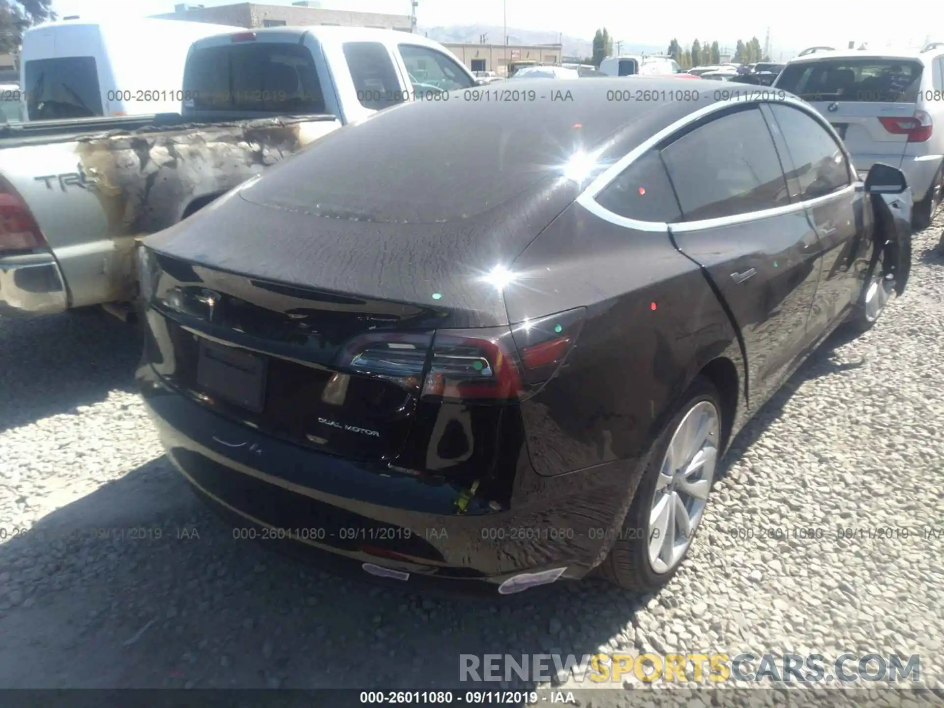 4 Фотография поврежденного автомобиля 5YJ3E1EB7KF212106 TESLA MODEL 3 2019