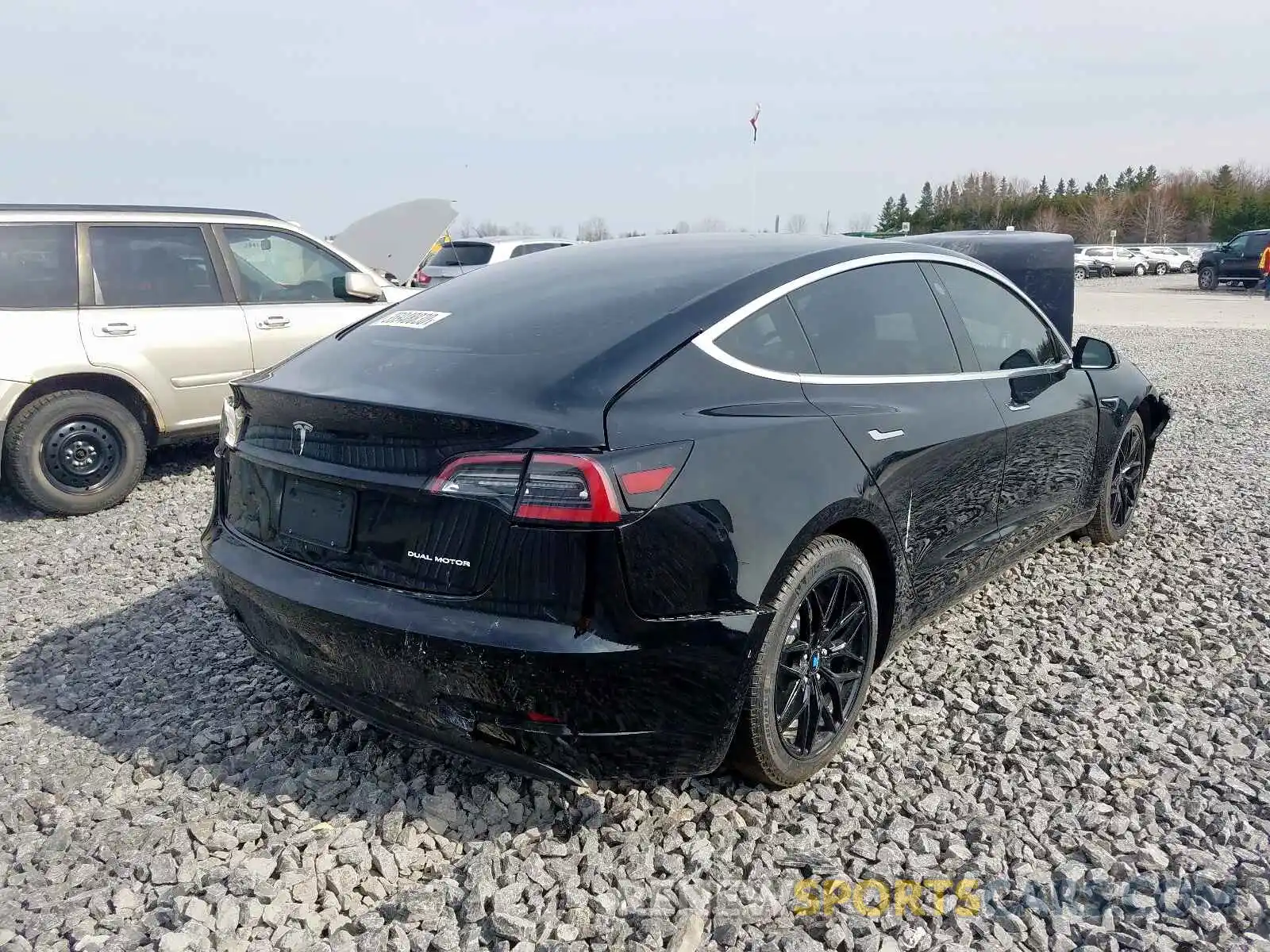 4 Фотография поврежденного автомобиля 5YJ3E1EB7KF329264 TESLA MODEL 3 2019