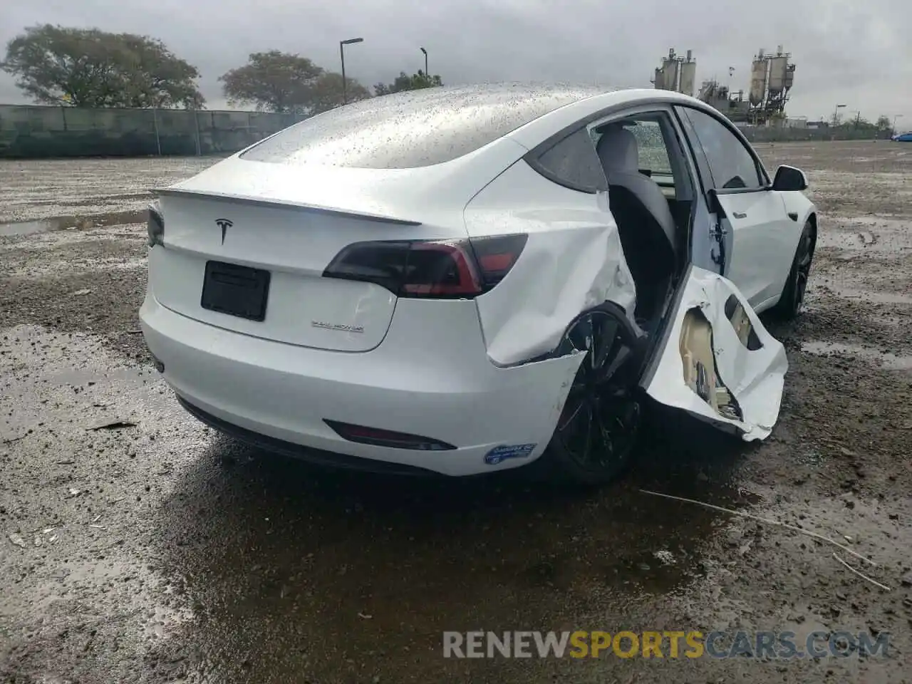 4 Photograph of a damaged car 5YJ3E1EB7KF368050 TESLA MODEL 3 2019