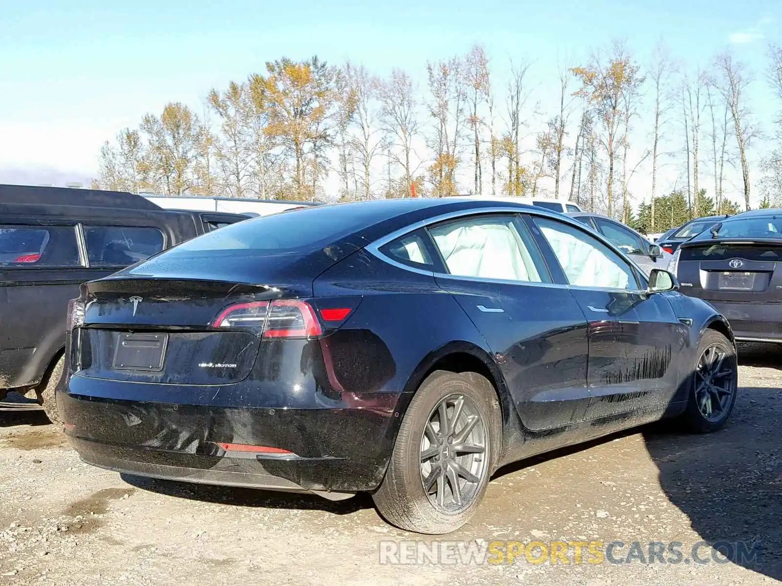 4 Photograph of a damaged car 5YJ3E1EB7KF385480 TESLA MODEL 3 2019