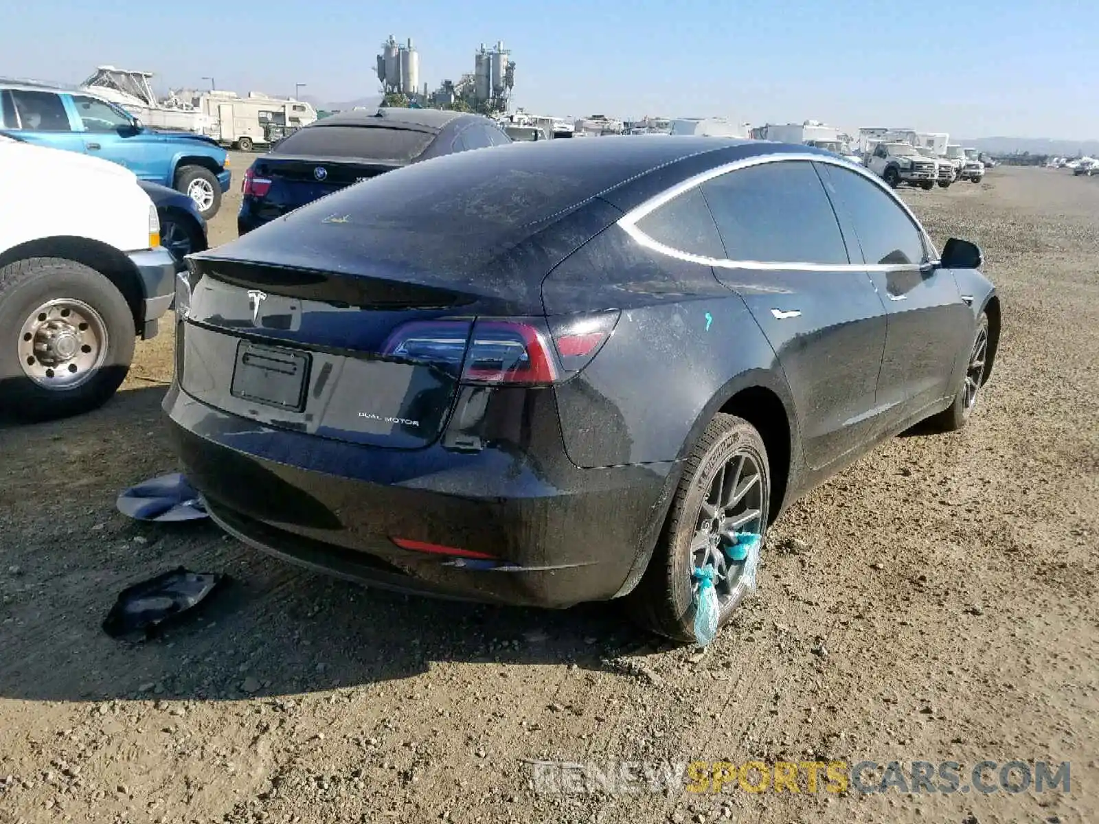 4 Фотография поврежденного автомобиля 5YJ3E1EB7KF390615 TESLA MODEL 3 2019