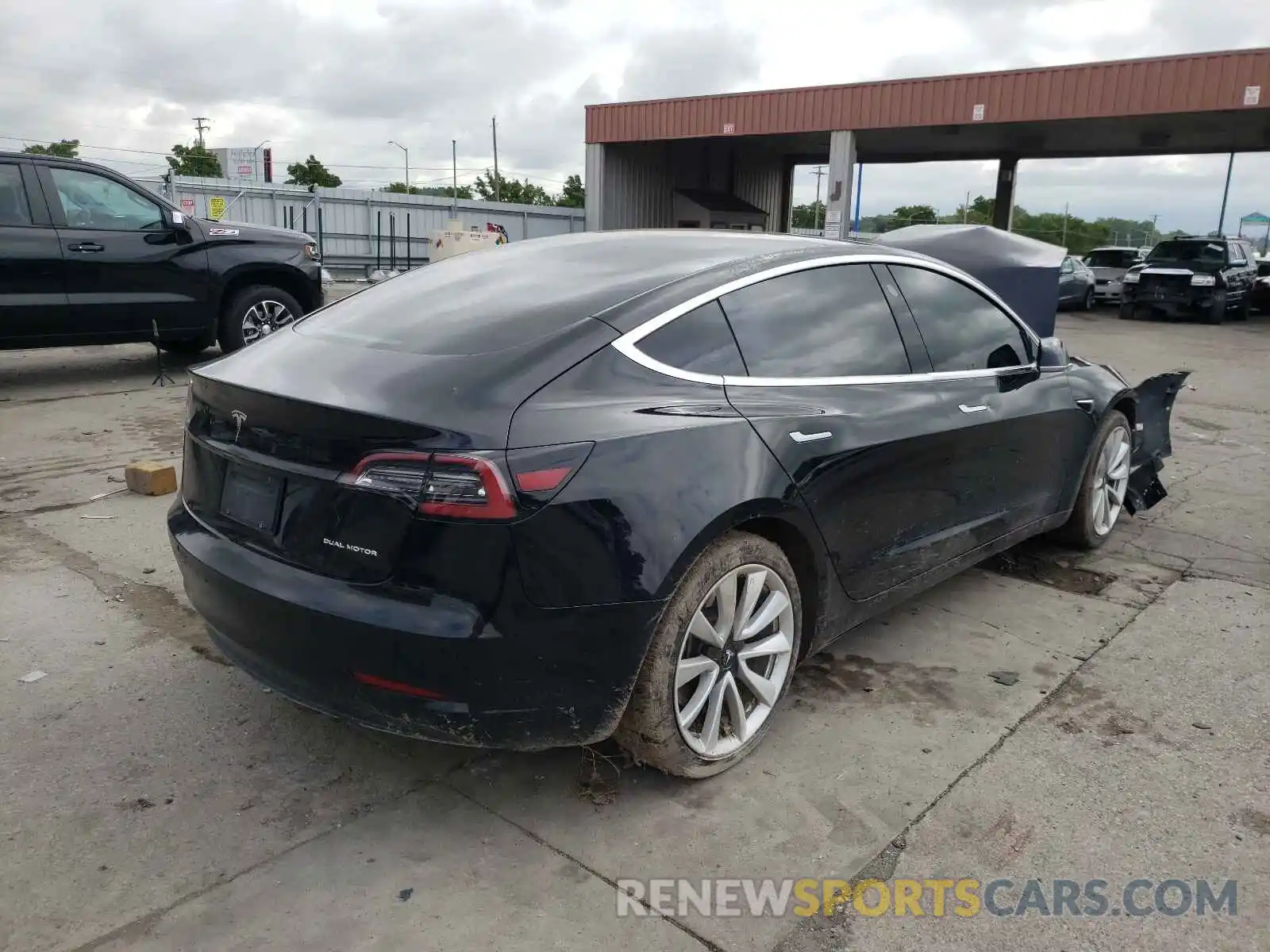 4 Фотография поврежденного автомобиля 5YJ3E1EB7KF433592 TESLA MODEL 3 2019