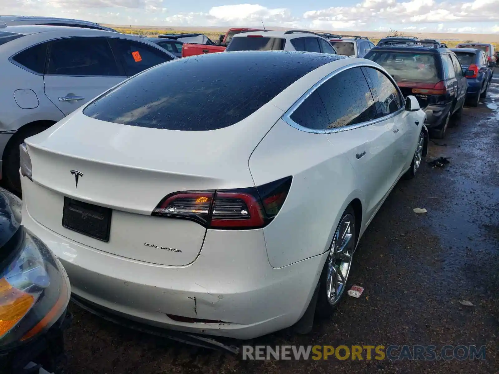 4 Фотография поврежденного автомобиля 5YJ3E1EB7KF469914 TESLA MODEL 3 2019