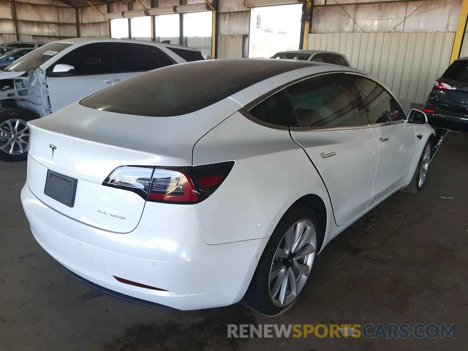 4 Фотография поврежденного автомобиля 5YJ3E1EB7KF513443 TESLA MODEL 3 2019