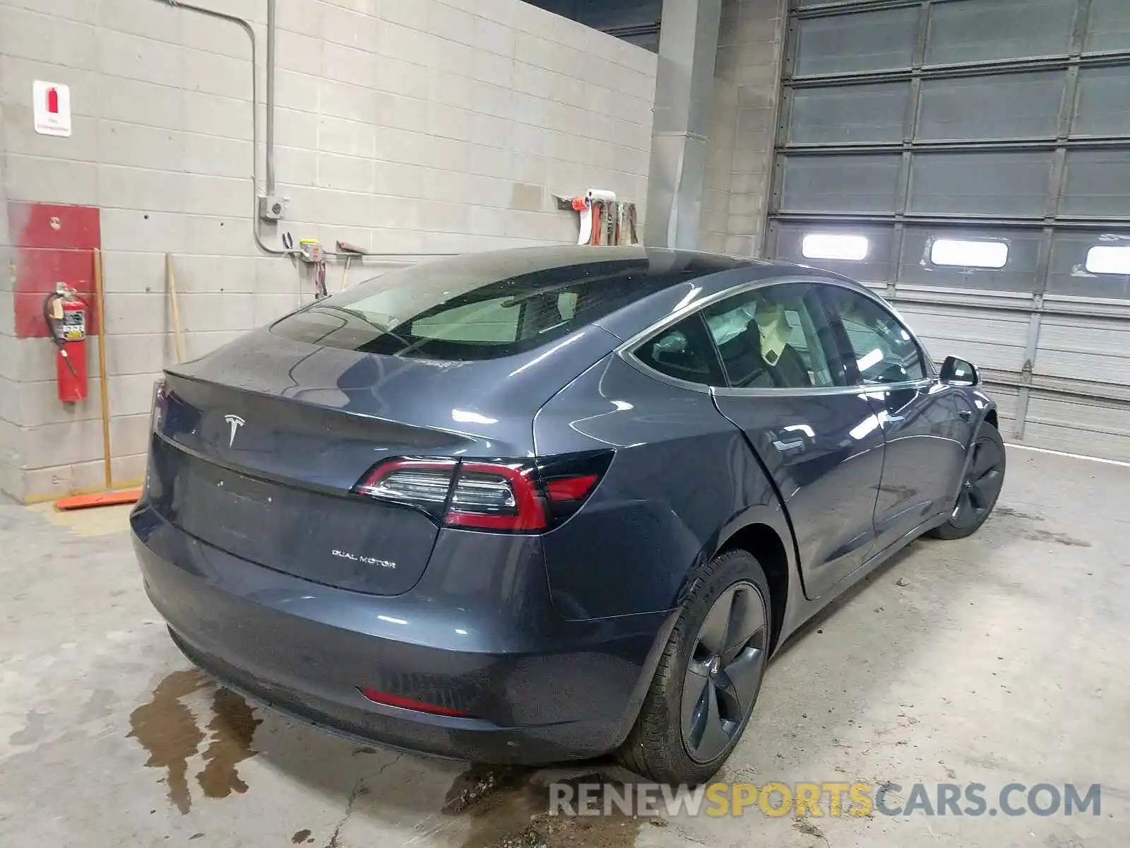 4 Фотография поврежденного автомобиля 5YJ3E1EB8KF386363 TESLA MODEL 3 2019