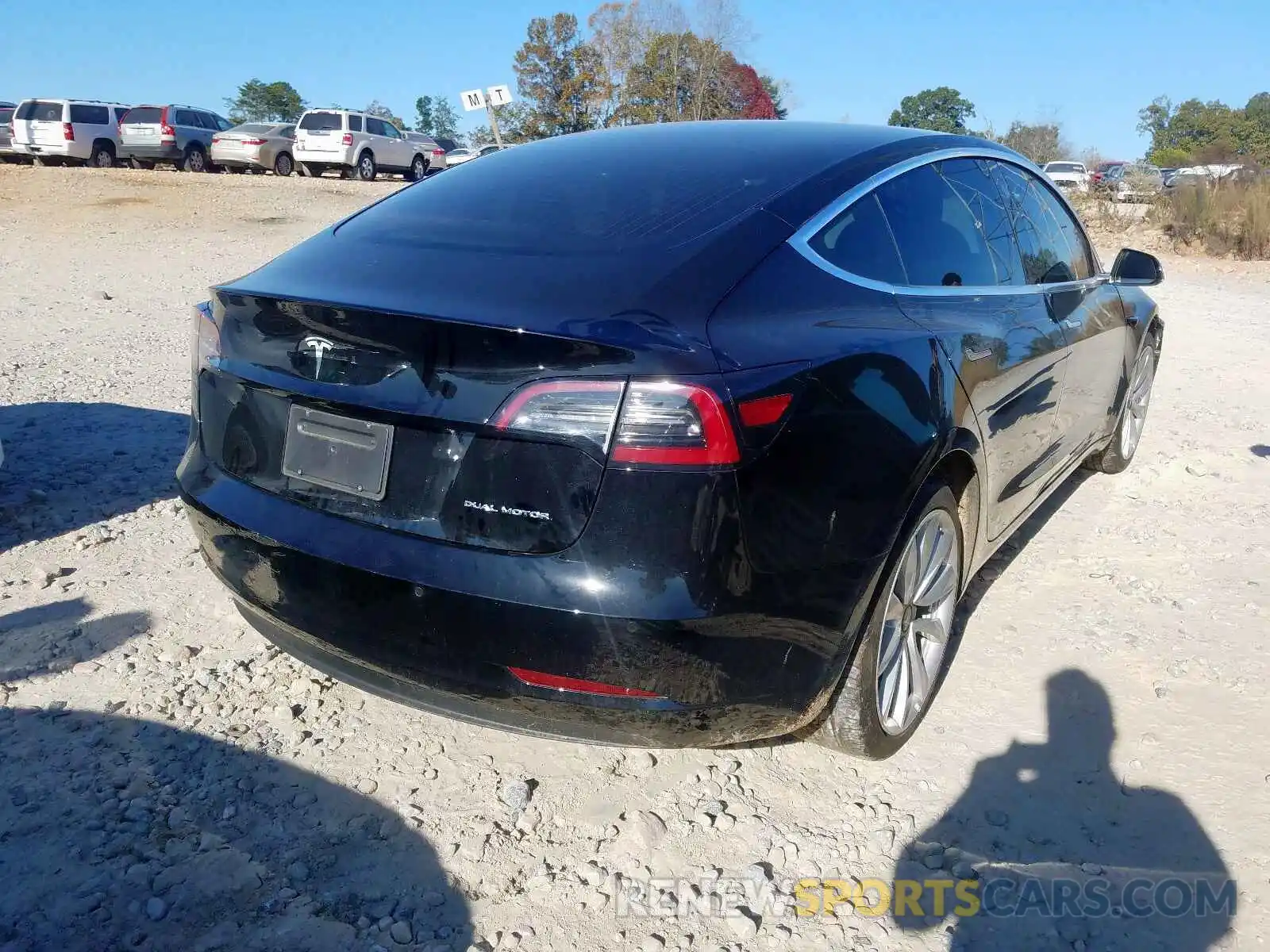 4 Фотография поврежденного автомобиля 5YJ3E1EB8KF388615 TESLA MODEL 3 2019