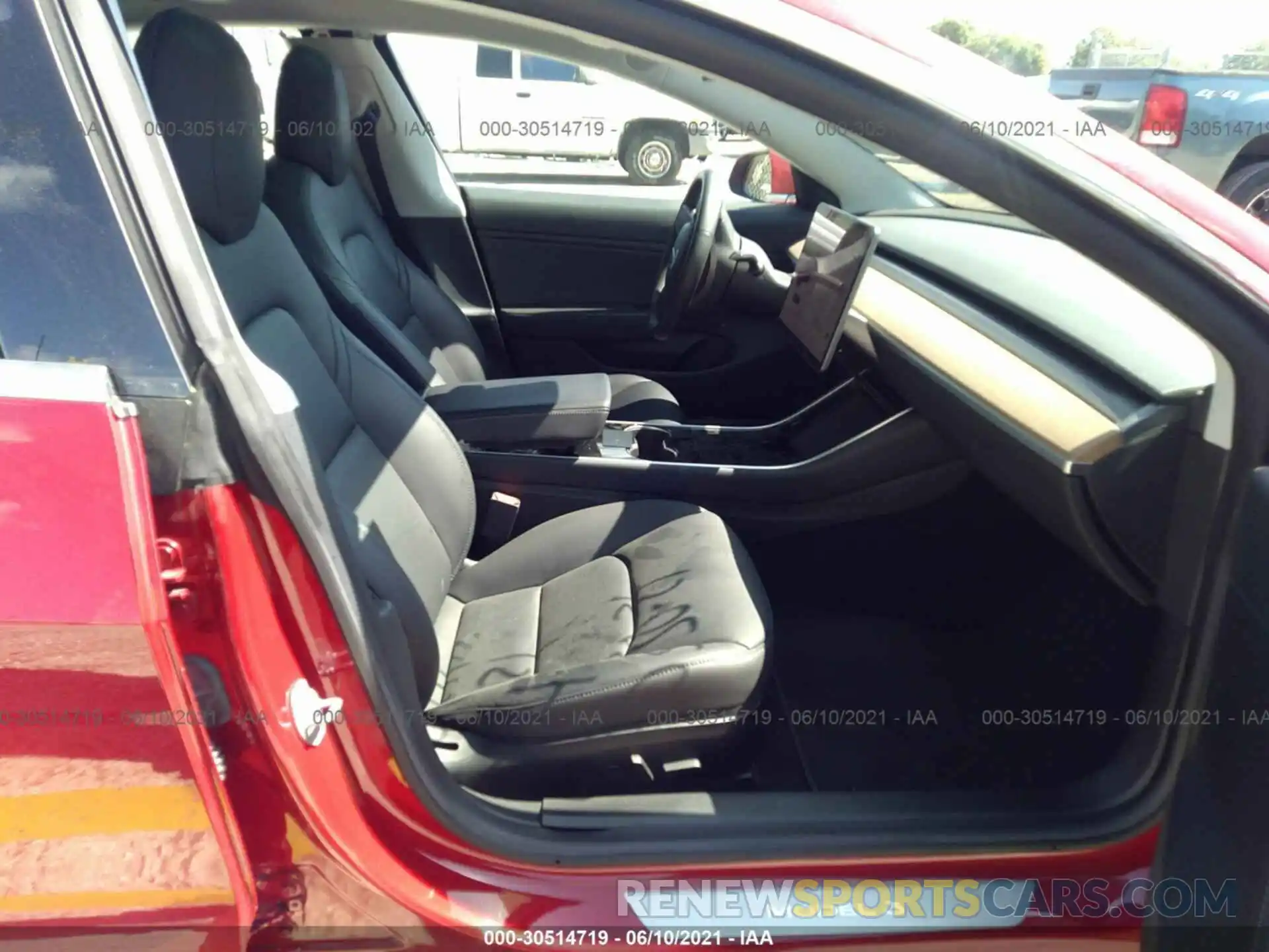 5 Photograph of a damaged car 5YJ3E1EB8KF393037 TESLA MODEL 3 2019