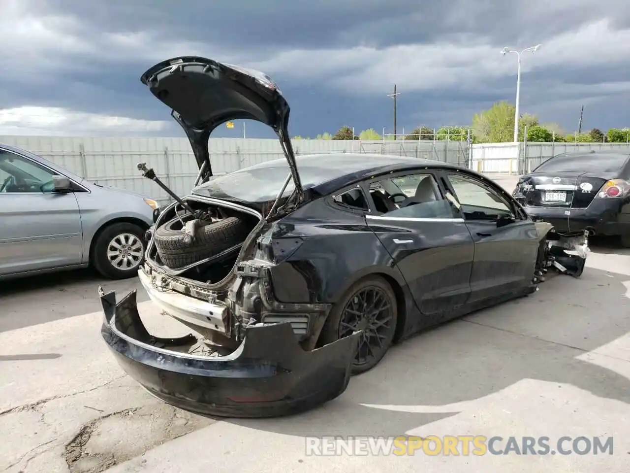 4 Photograph of a damaged car 5YJ3E1EB8KF406952 TESLA MODEL 3 2019