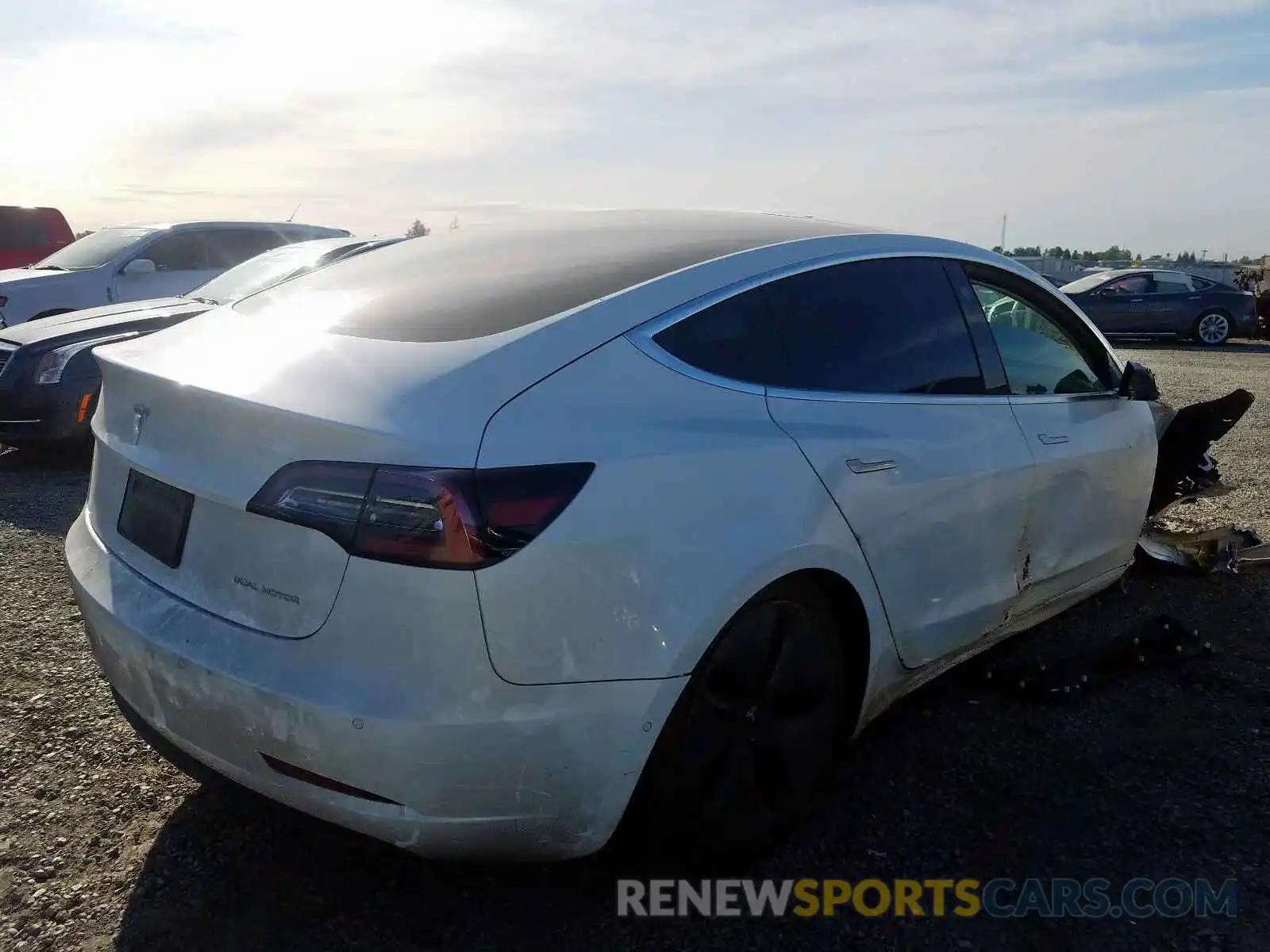 4 Photograph of a damaged car 5YJ3E1EB8KF433441 TESLA MODEL 3 2019