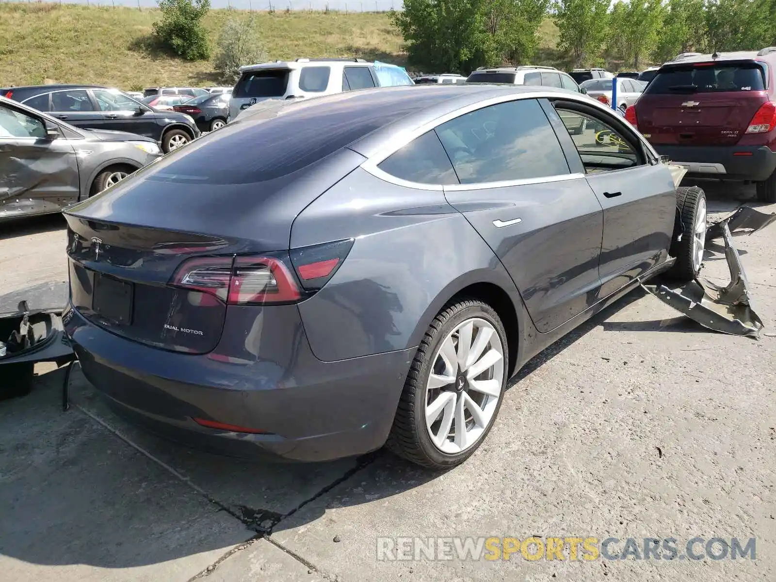 4 Фотография поврежденного автомобиля 5YJ3E1EB8KF453673 TESLA MODEL 3 2019