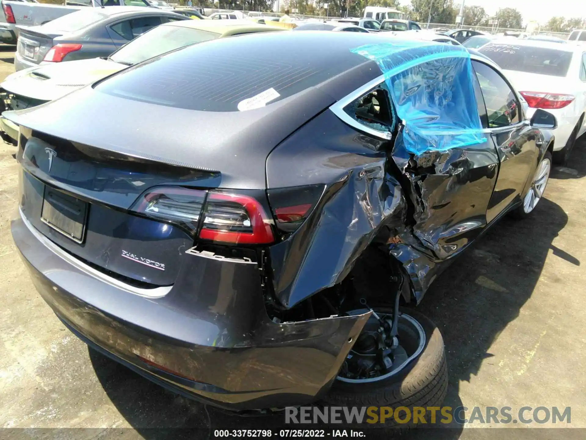 4 Photograph of a damaged car 5YJ3E1EB8KF529912 TESLA MODEL 3 2019