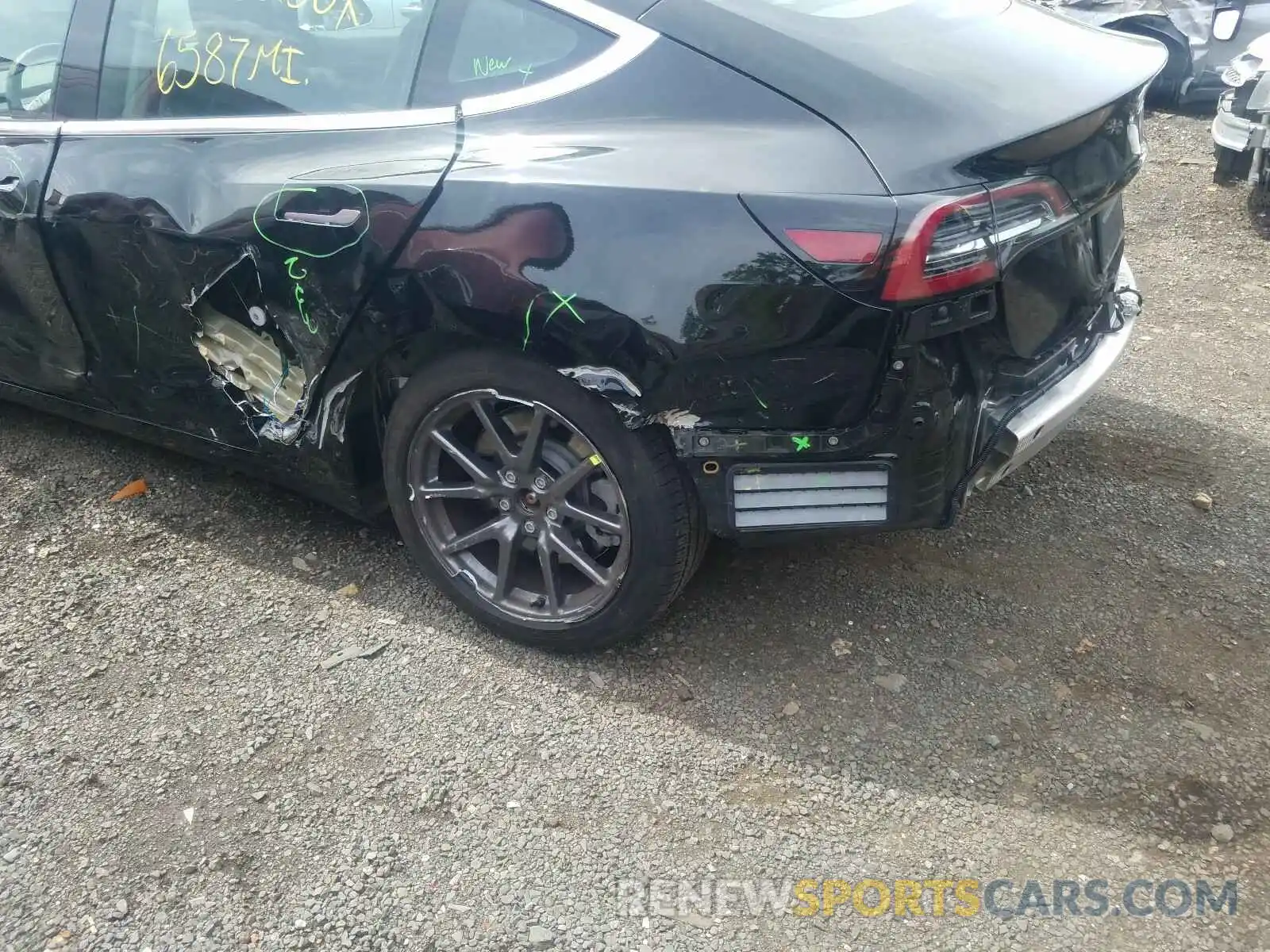 9 Photograph of a damaged car 5YJ3E1EB9KF384654 TESLA MODEL 3 2019