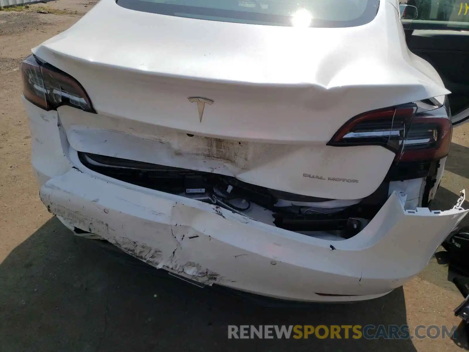 9 Photograph of a damaged car 5YJ3E1EB9KF433495 TESLA MODEL 3 2019