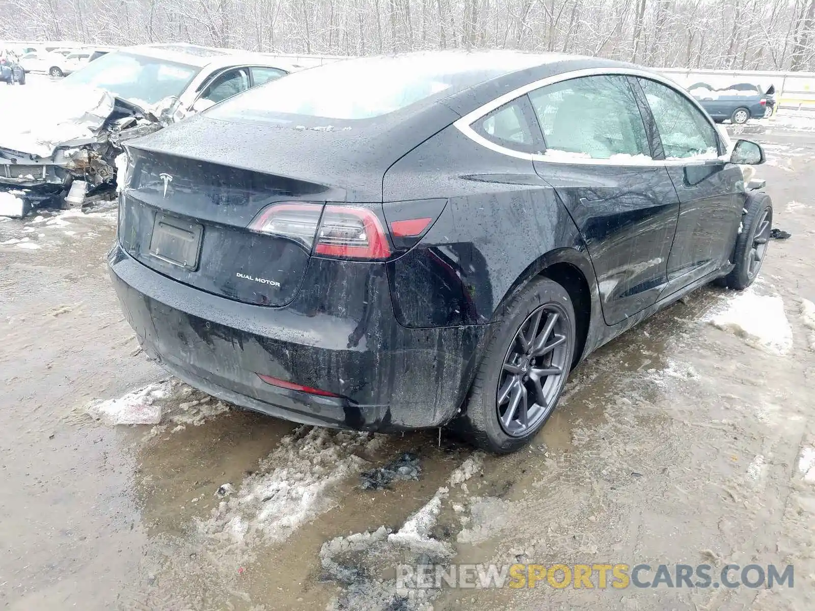 4 Фотография поврежденного автомобиля 5YJ3E1EBXKF194796 TESLA MODEL 3 2019