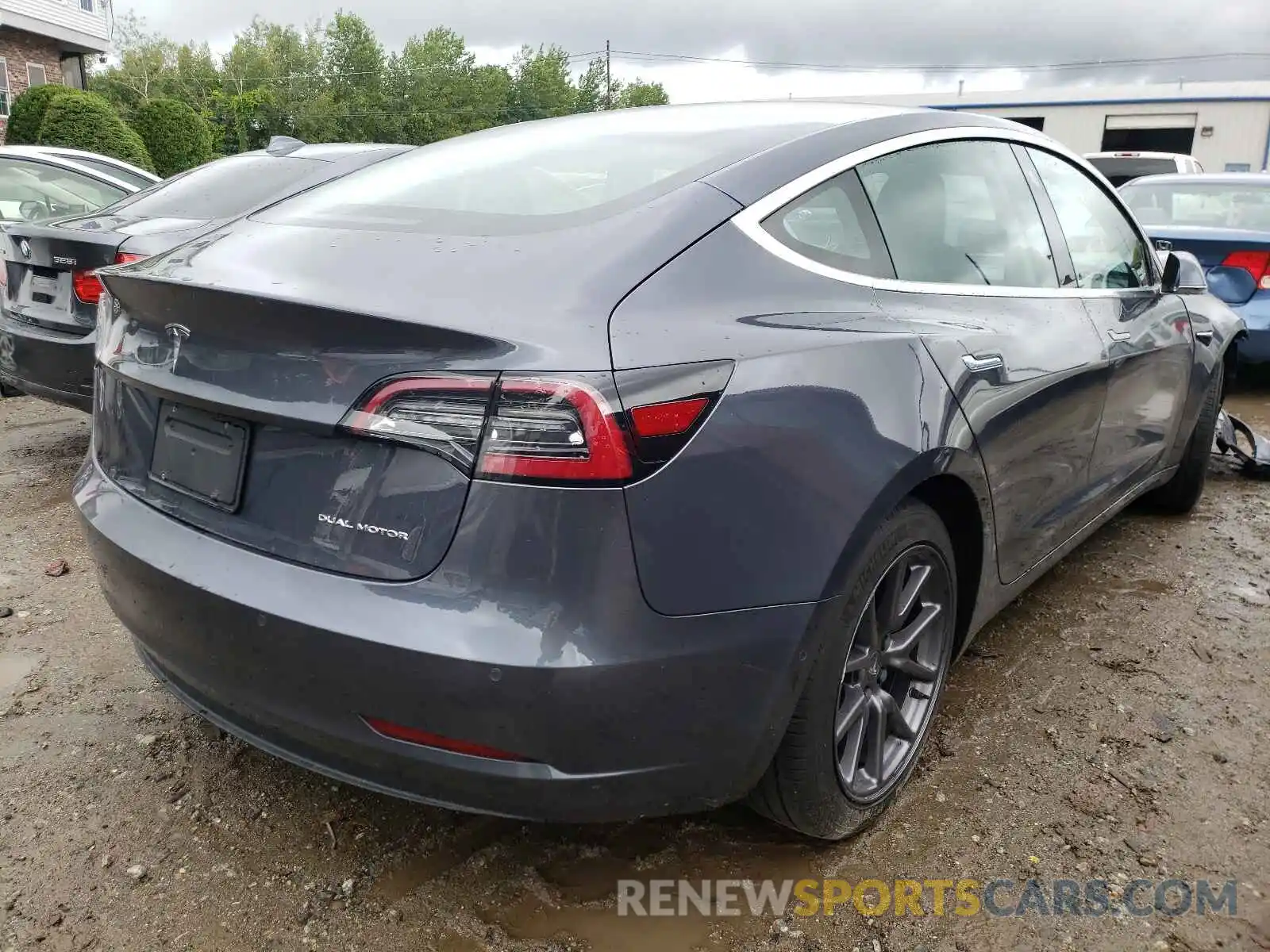 4 Фотография поврежденного автомобиля 5YJ3E1EBXKF205795 TESLA MODEL 3 2019