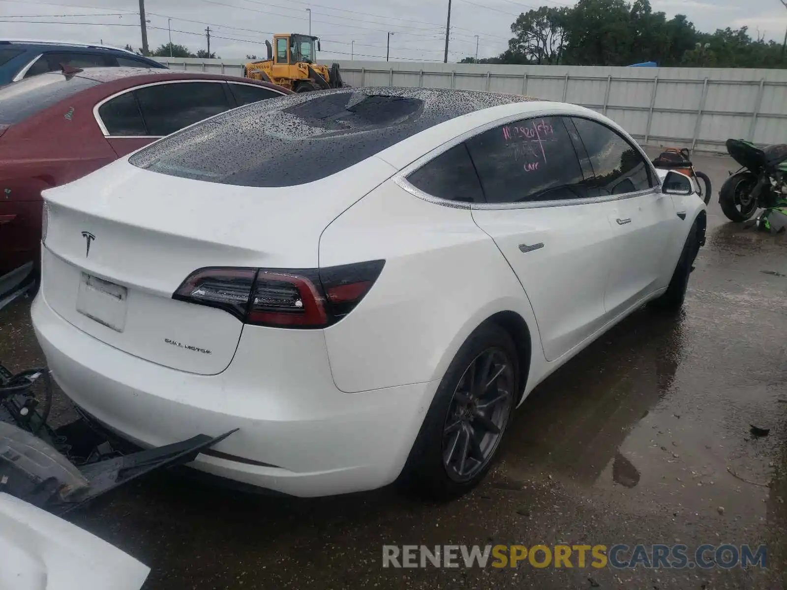 4 Фотография поврежденного автомобиля 5YJ3E1EBXKF211435 TESLA MODEL 3 2019