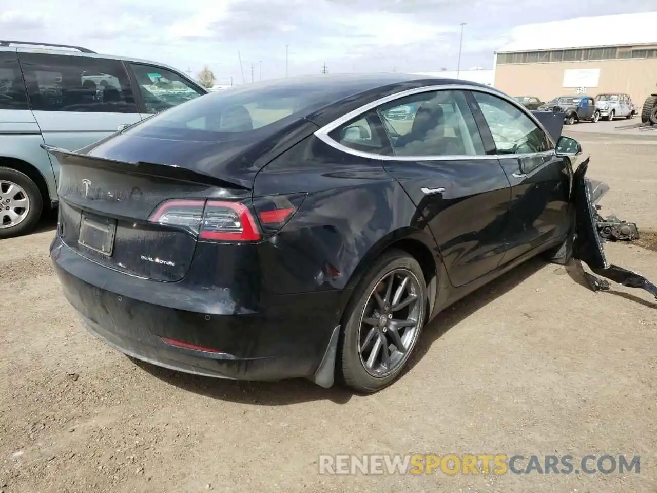 4 Фотография поврежденного автомобиля 5YJ3E1EBXKF385134 TESLA MODEL 3 2019