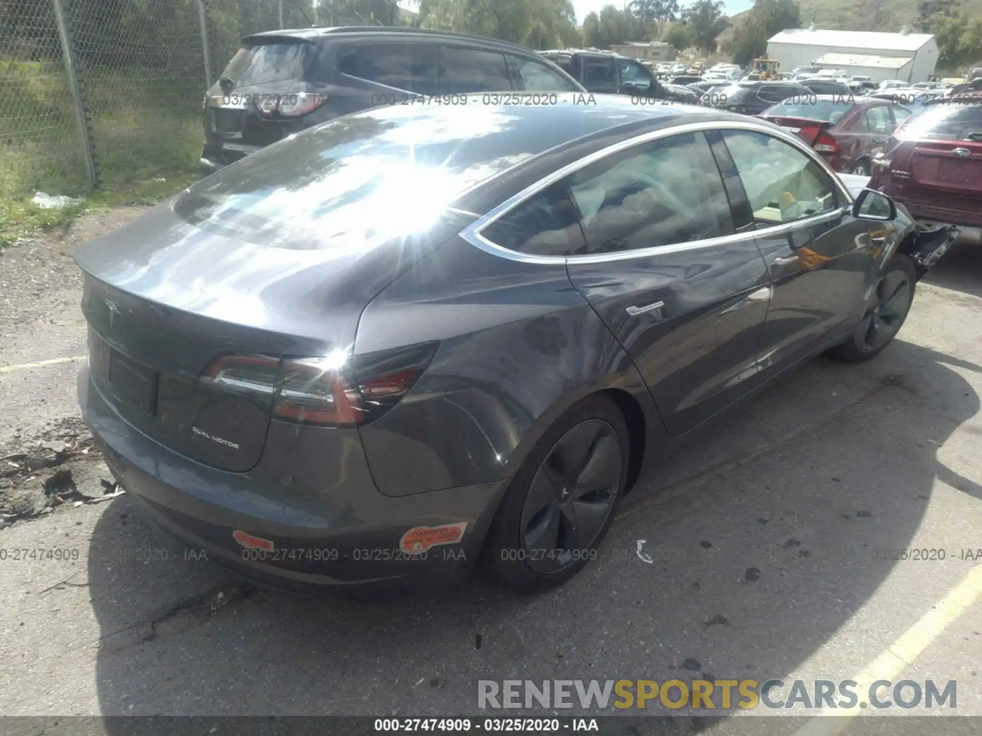 4 Фотография поврежденного автомобиля 5YJ3E1EBXKF386784 TESLA MODEL 3 2019