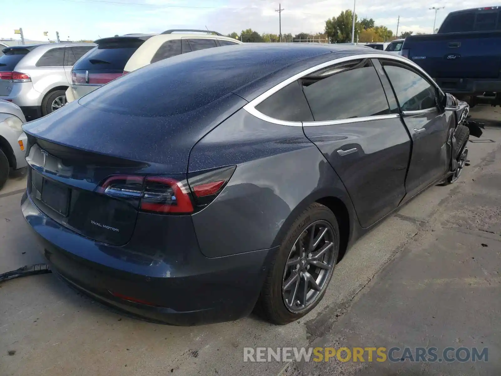 4 Фотография поврежденного автомобиля 5YJ3E1EBXKF386915 TESLA MODEL 3 2019