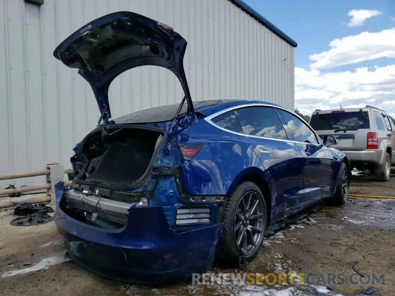 4 Фотография поврежденного автомобиля 5YJ3E1EBXKF387742 TESLA MODEL 3 2019