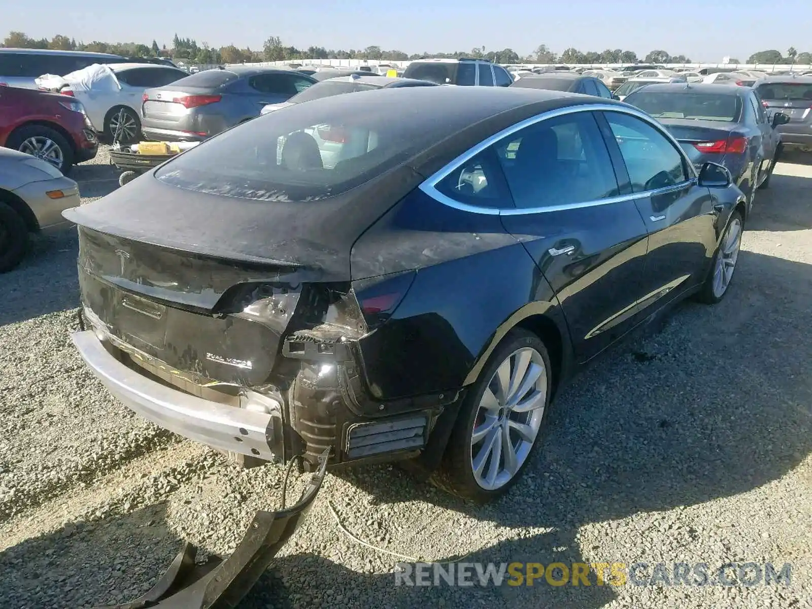 4 Фотография поврежденного автомобиля 5YJ3E1EBXKF425647 TESLA MODEL 3 2019