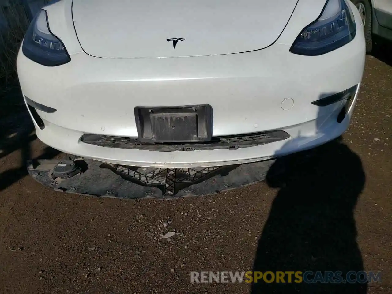 9 Photograph of a damaged car 5YJ3E1EA0LF529430 TESLA MODEL 3 2020