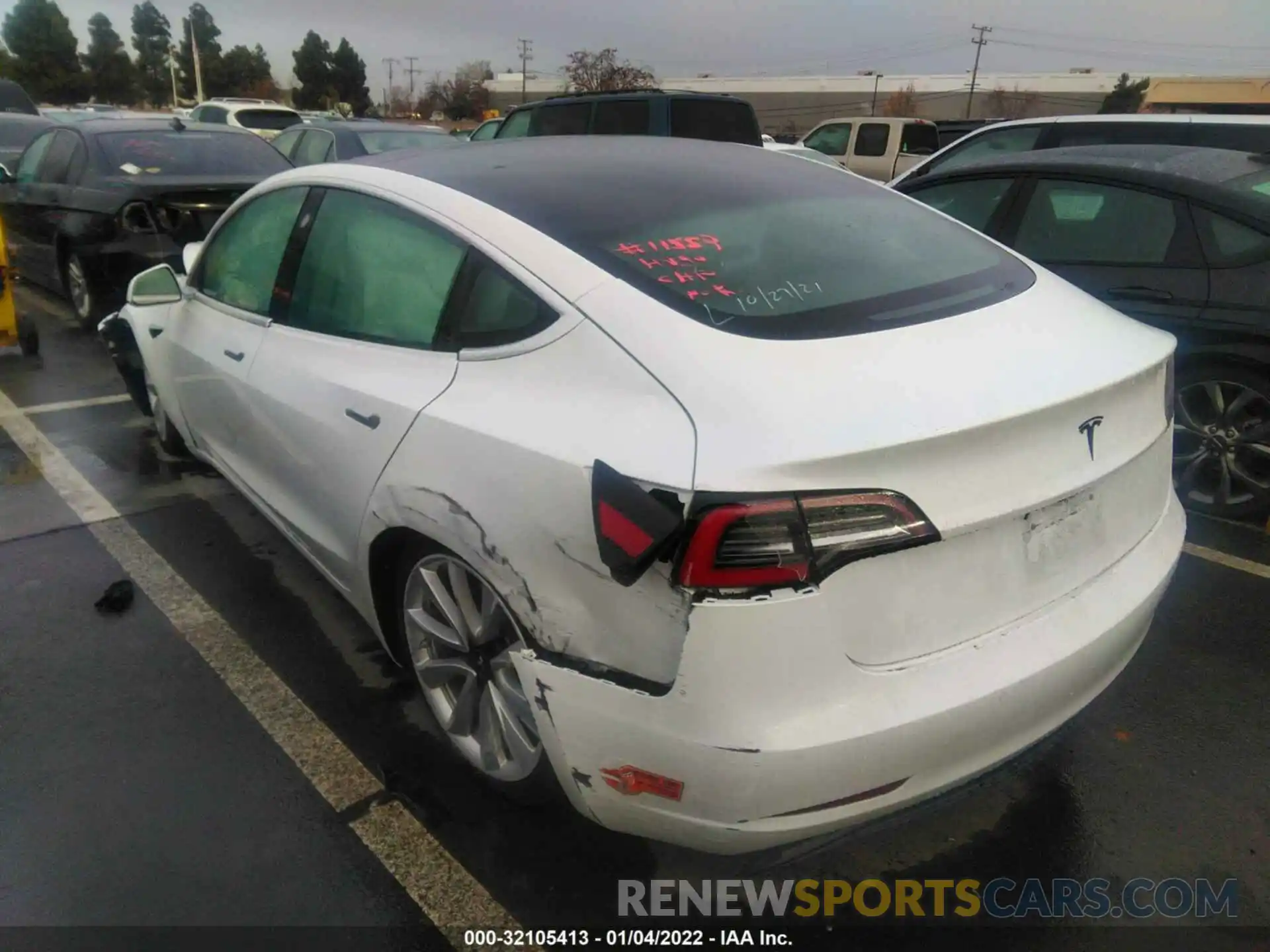 3 Photograph of a damaged car 5YJ3E1EA0LF661829 TESLA MODEL 3 2020