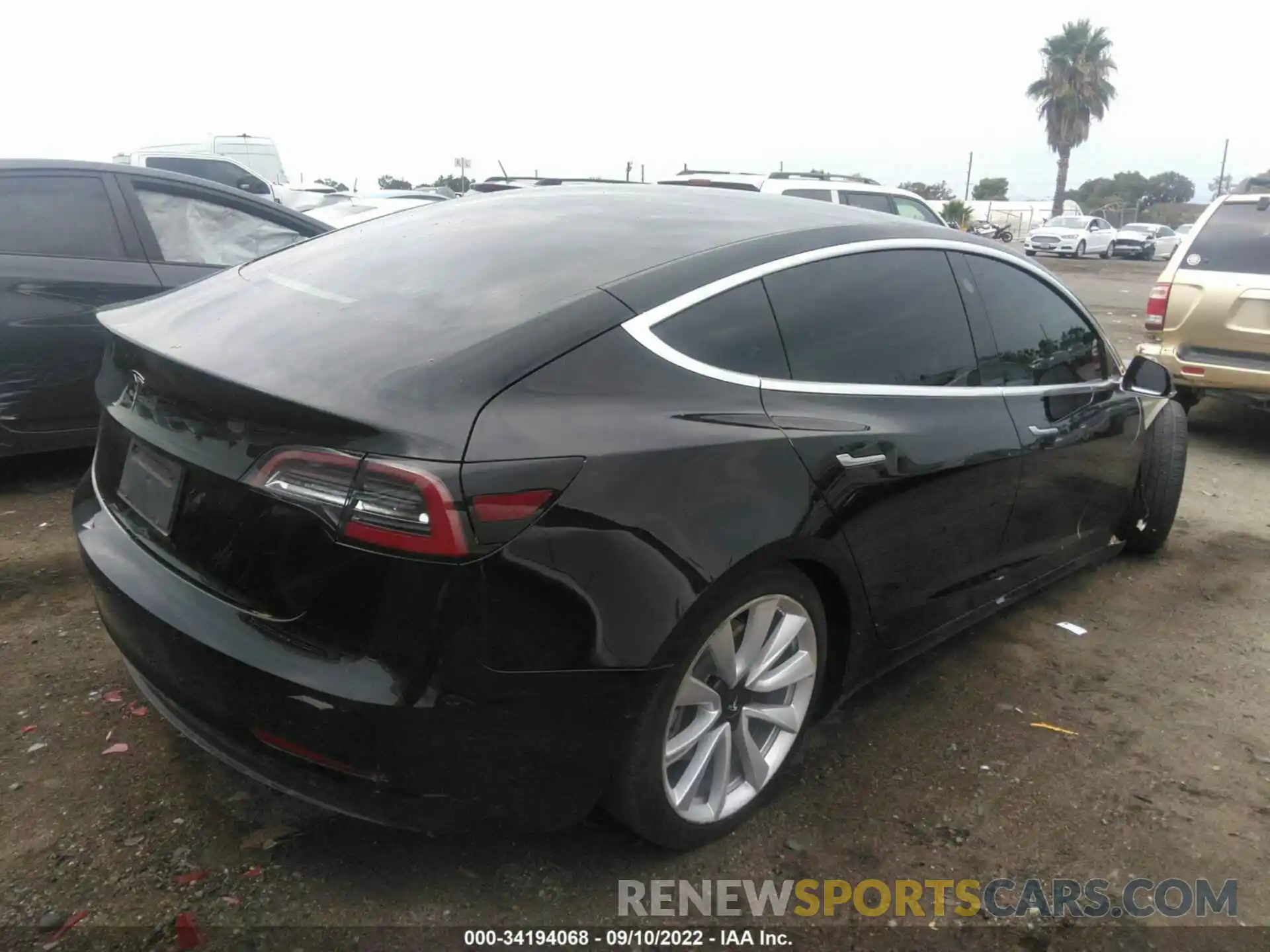 4 Photograph of a damaged car 5YJ3E1EA0LF662530 TESLA MODEL 3 2020