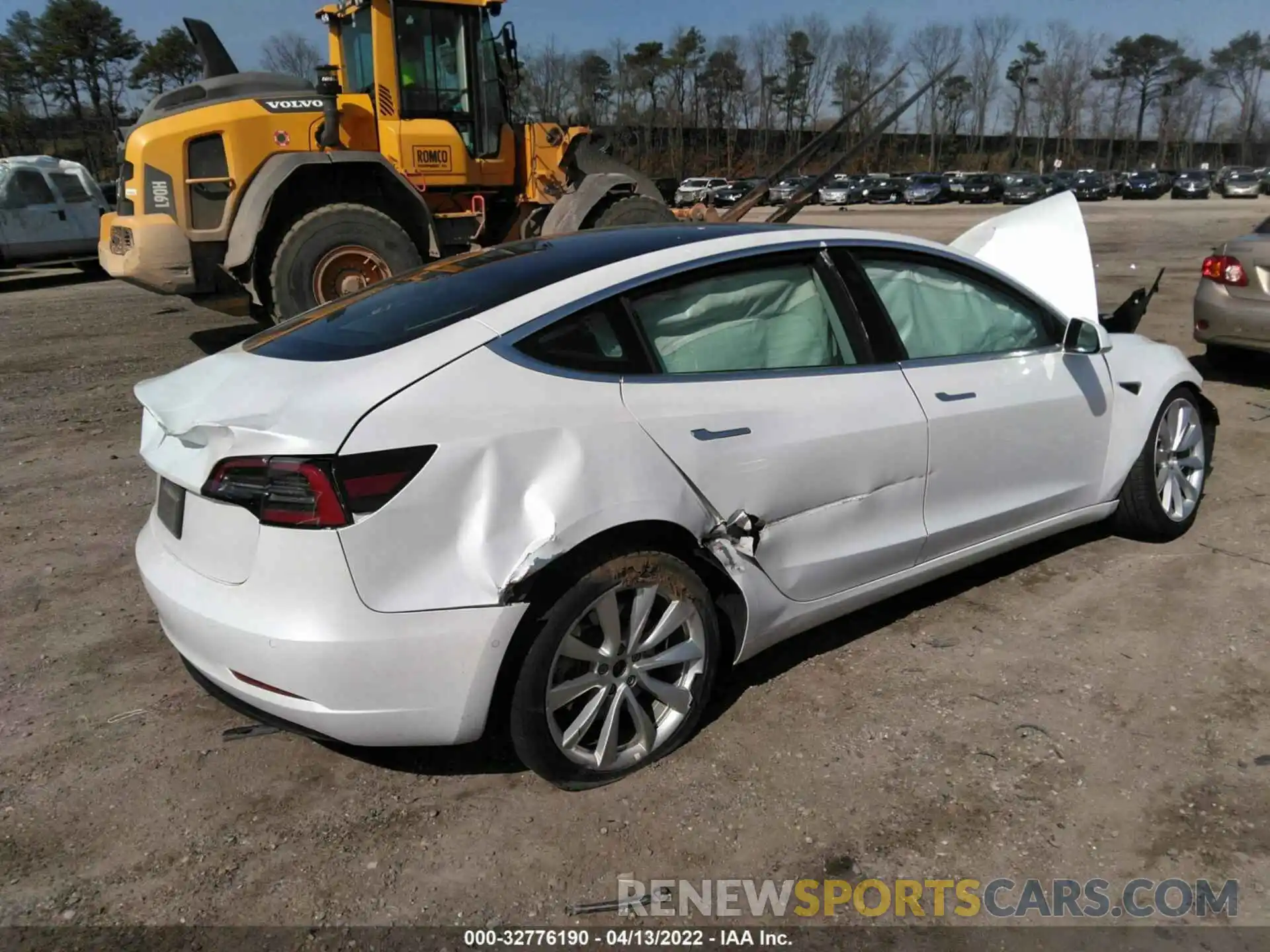 4 Фотография поврежденного автомобиля 5YJ3E1EA0LF740773 TESLA MODEL 3 2020