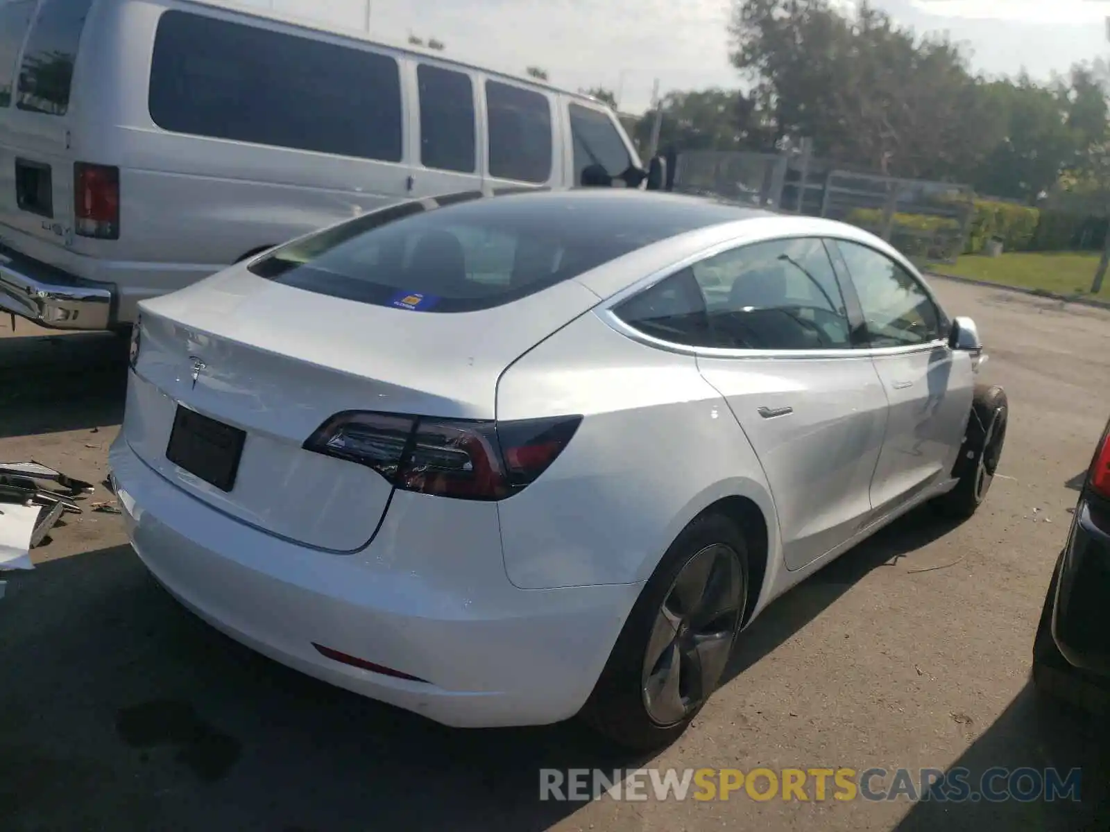 4 Фотография поврежденного автомобиля 5YJ3E1EA0LF783560 TESLA MODEL 3 2020