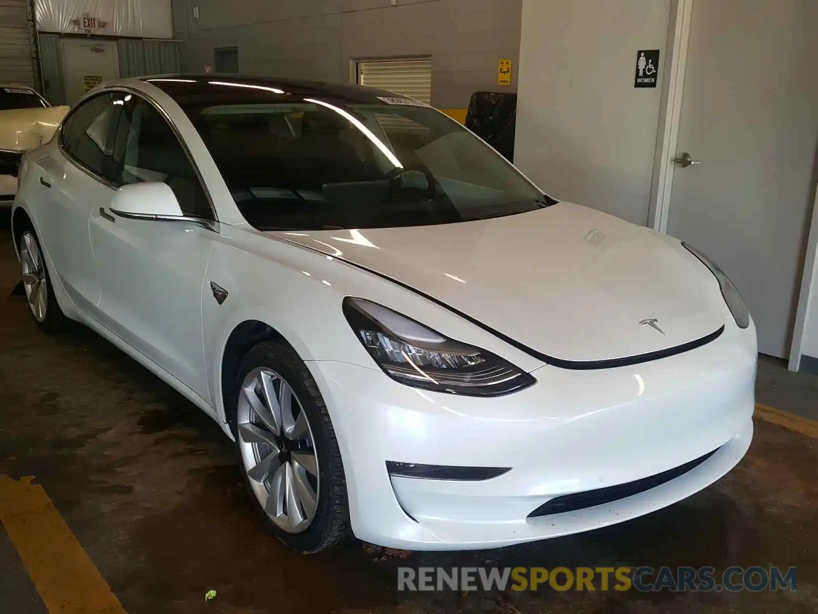 1 Photograph of a damaged car 5YJ3E1EA1LF614471 TESLA MODEL 3 2020